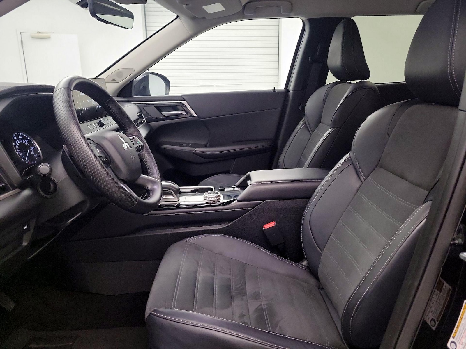 2025 Mitsubishi Outlander SE - Photo 12