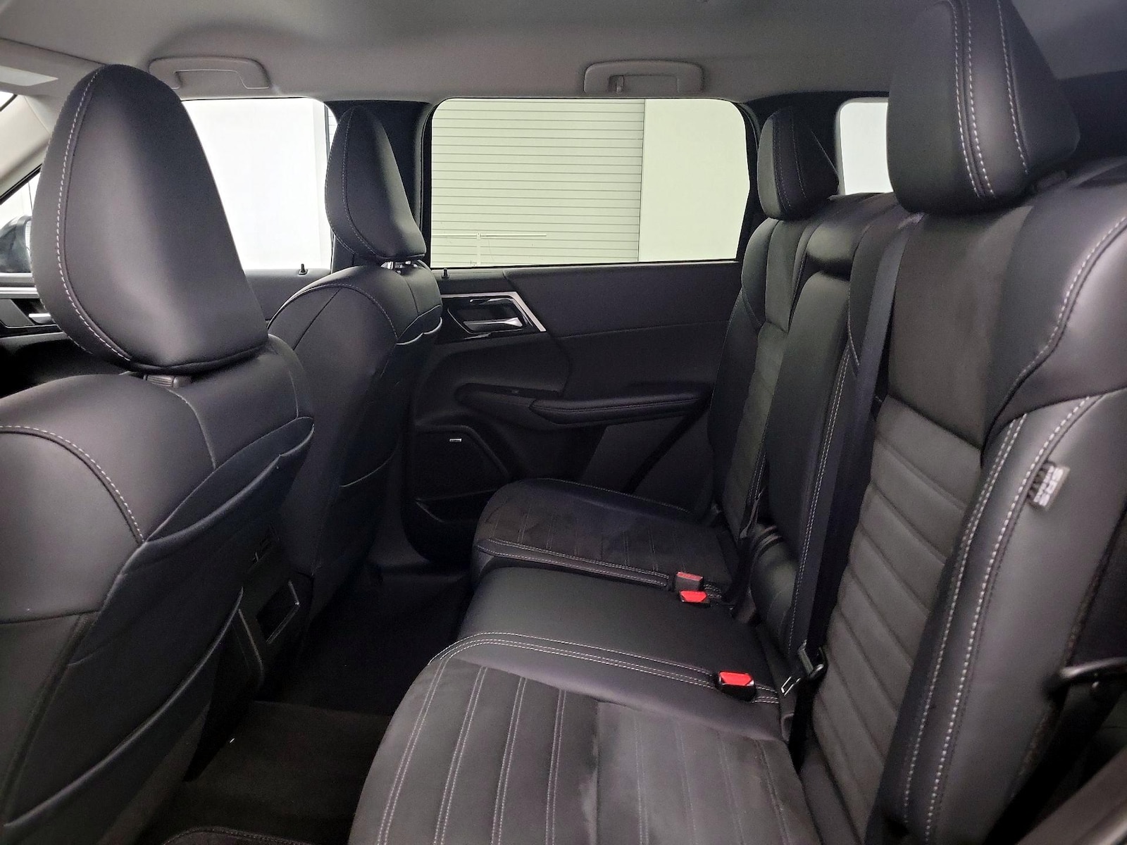 2025 Mitsubishi Outlander SE - Photo 21