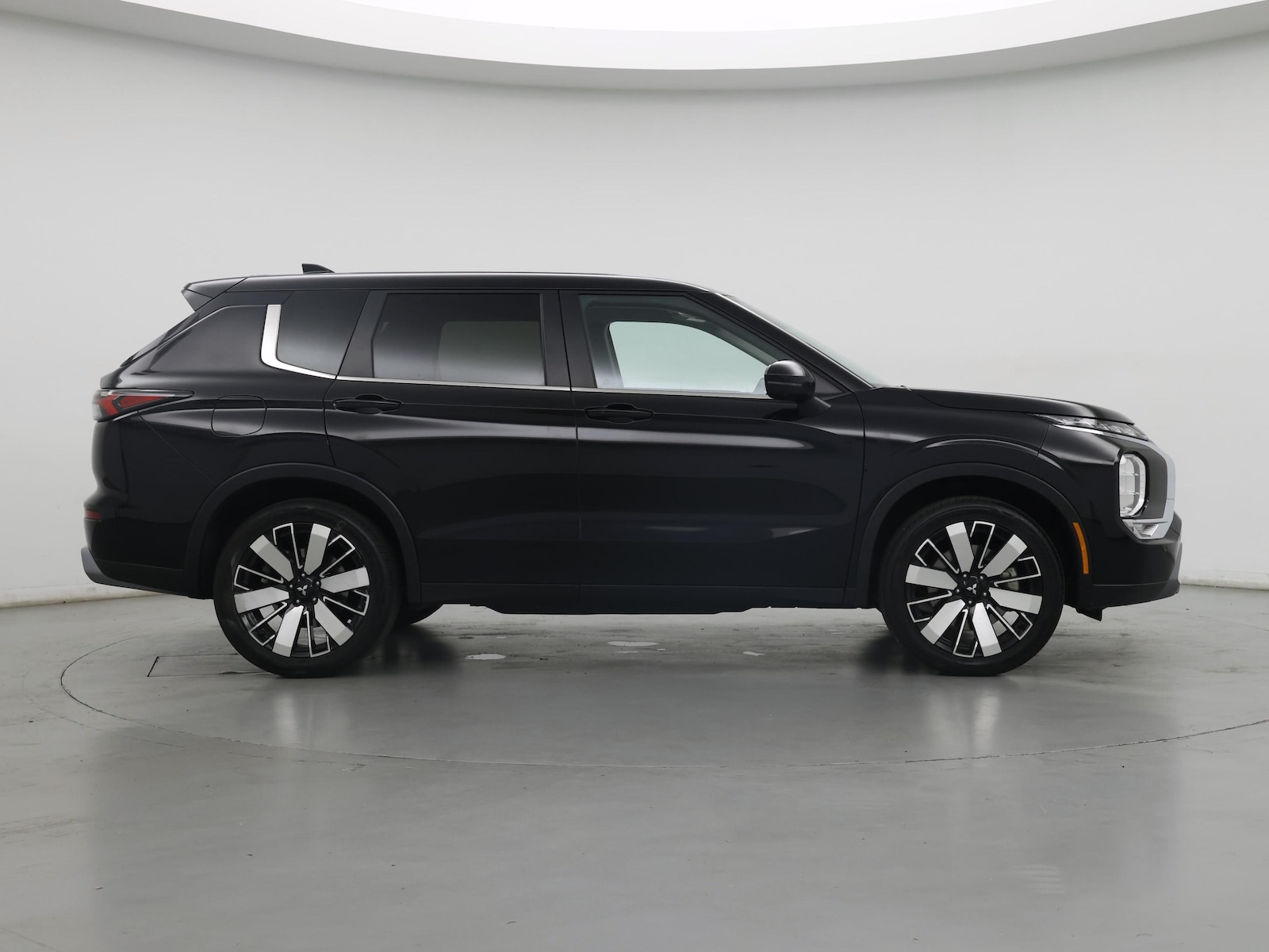 2025 Mitsubishi Outlander SE - Photo 8