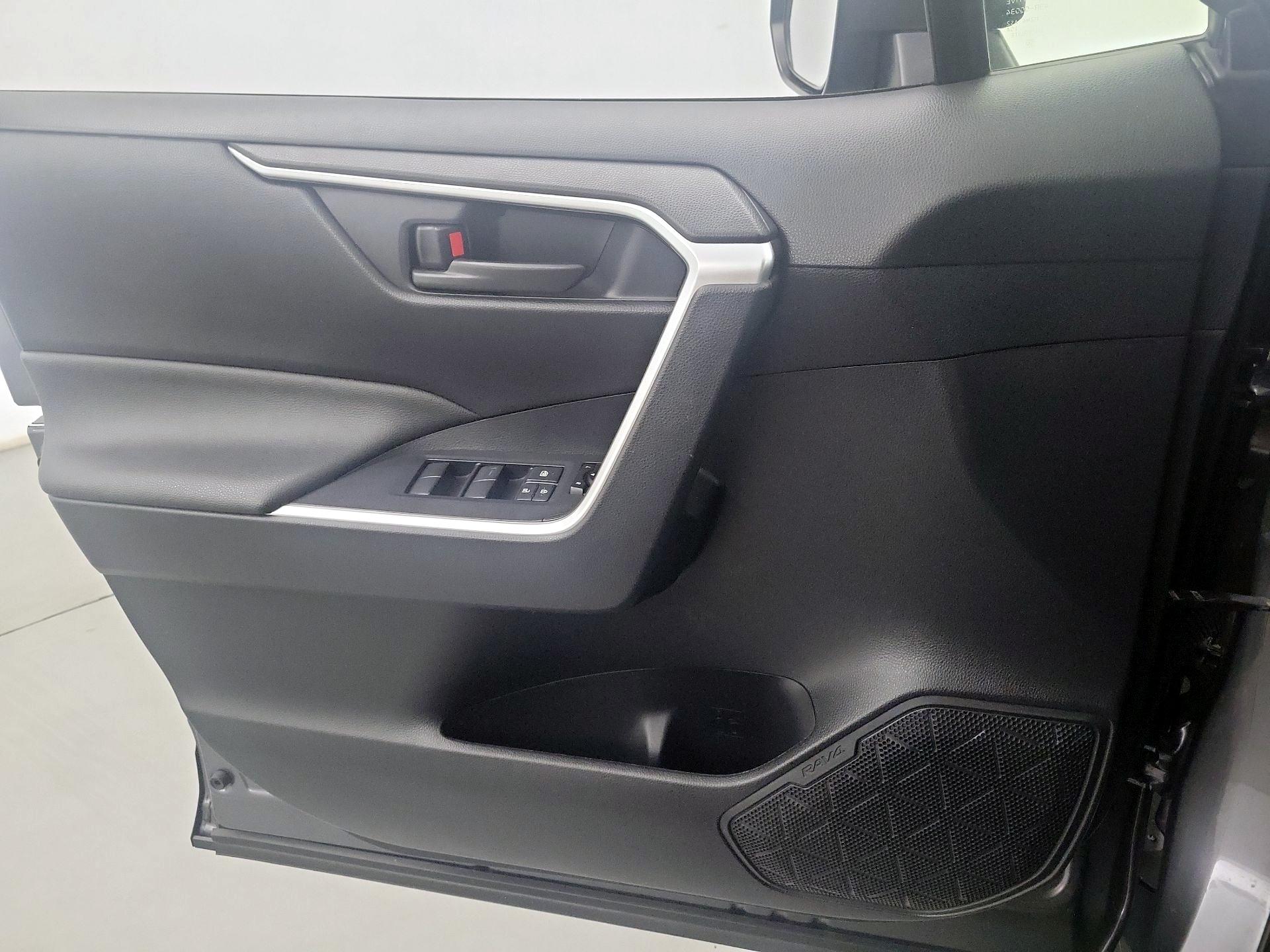 Thumbnail: 2021 Toyota RAV4 - 12