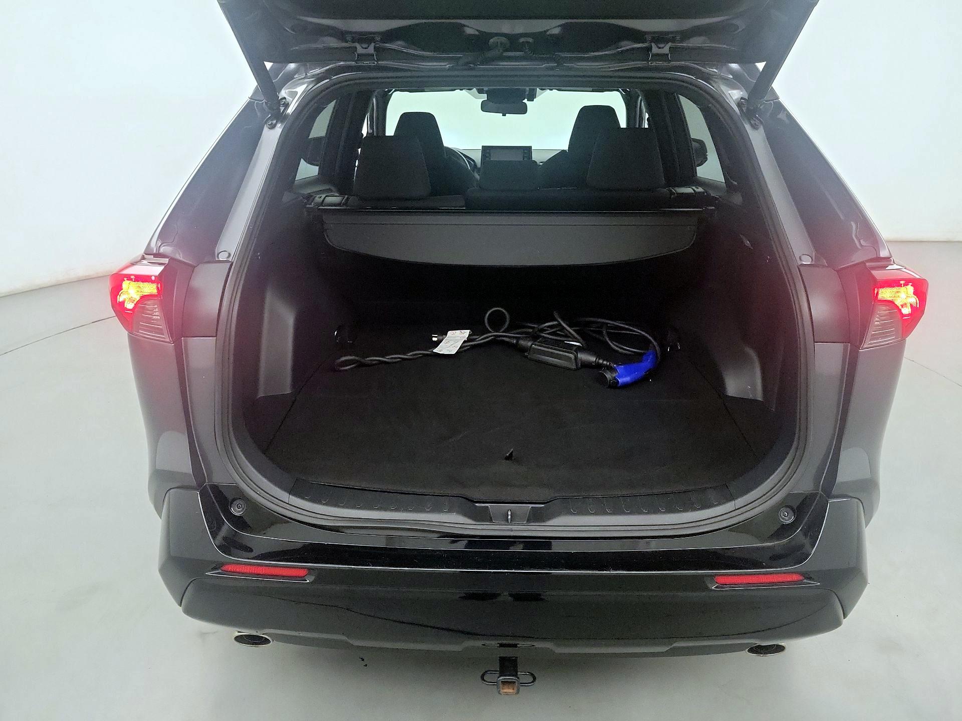Thumbnail: 2021 Toyota RAV4 - 19