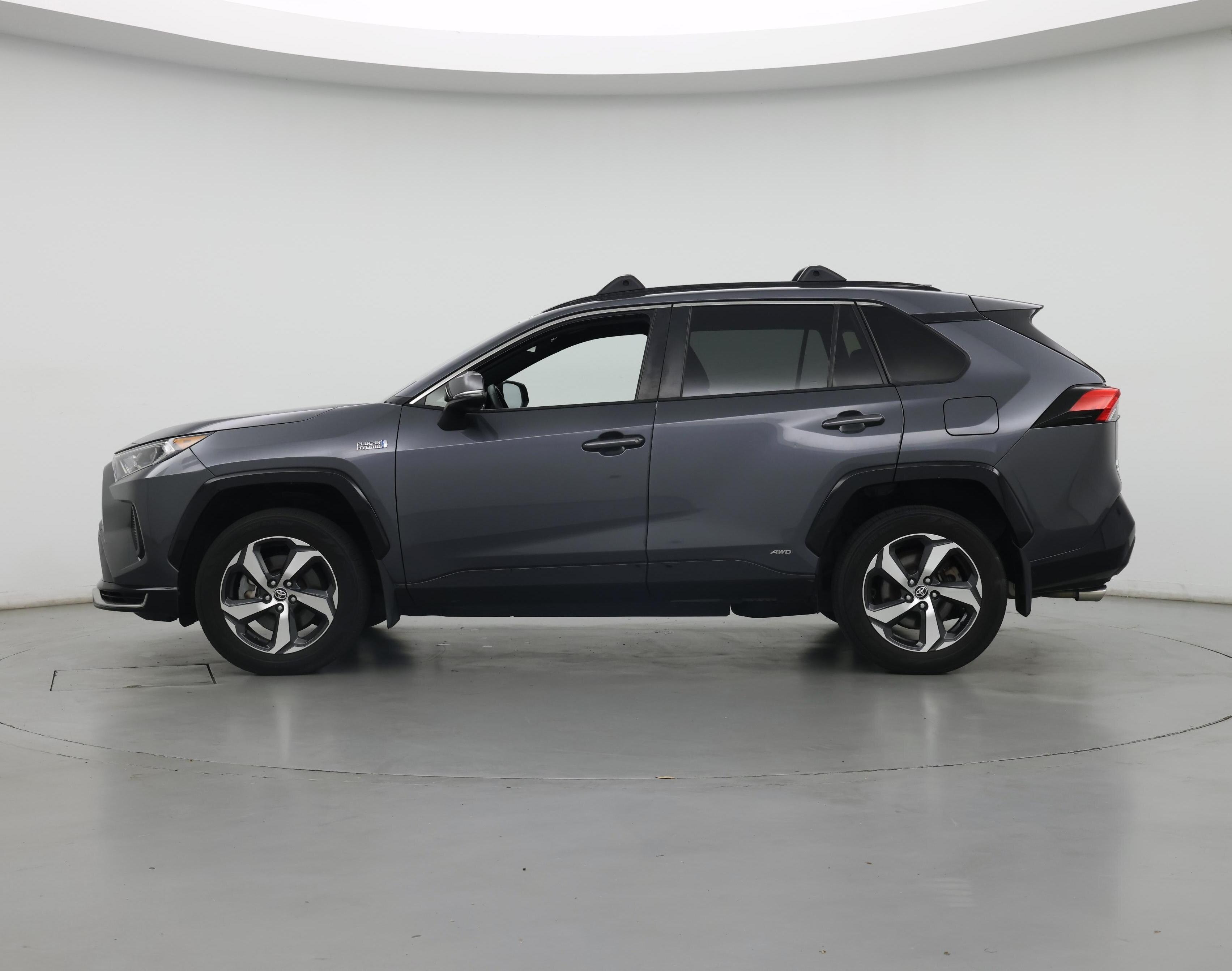 Thumbnail: 2021 Toyota RAV4 - 3