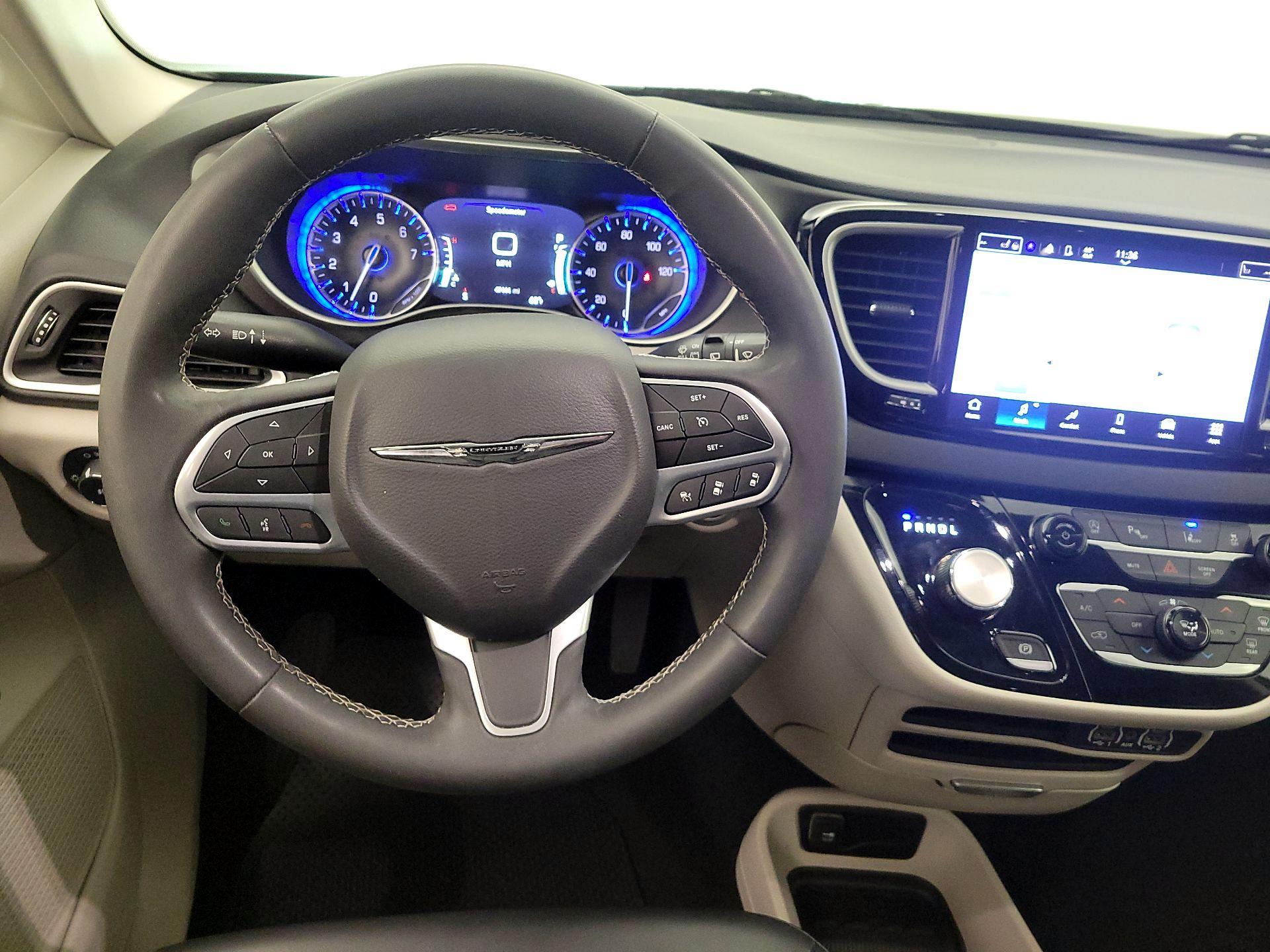 Thumbnail: 2023 Chrysler Pacifica - 10
