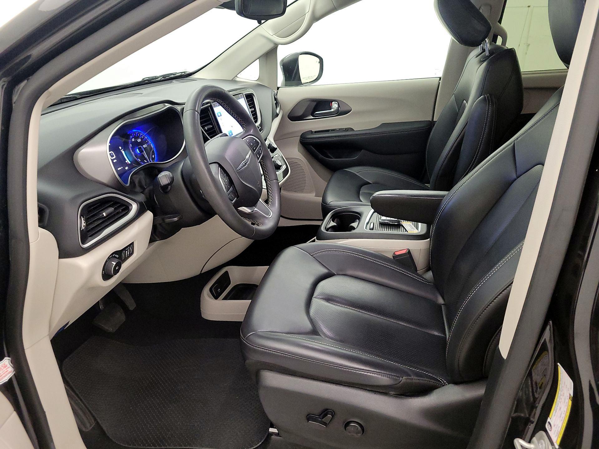 Thumbnail: 2023 Chrysler Pacifica - 11