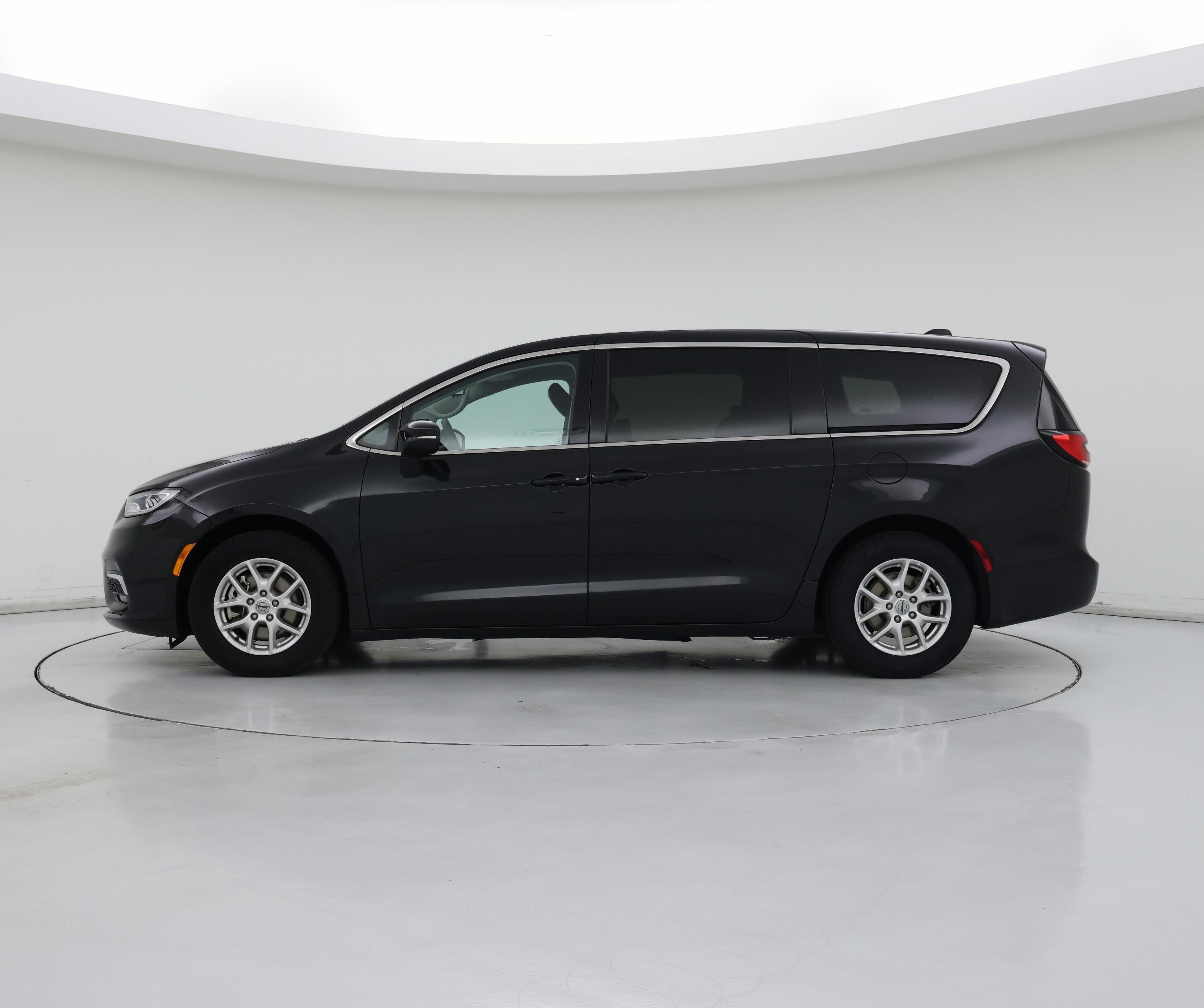 Thumbnail: 2023 Chrysler Pacifica - 3