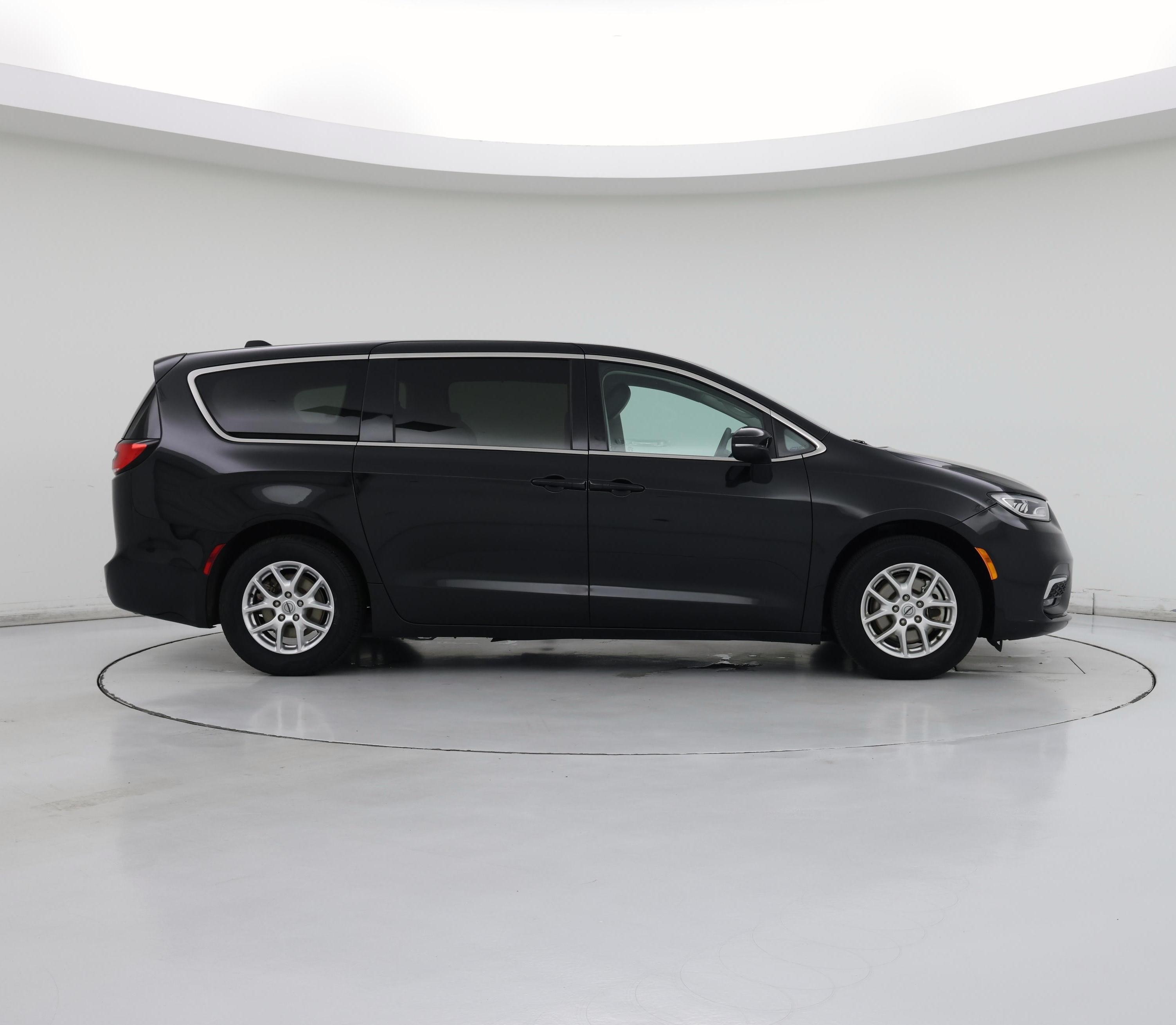 Thumbnail: 2023 Chrysler Pacifica - 7