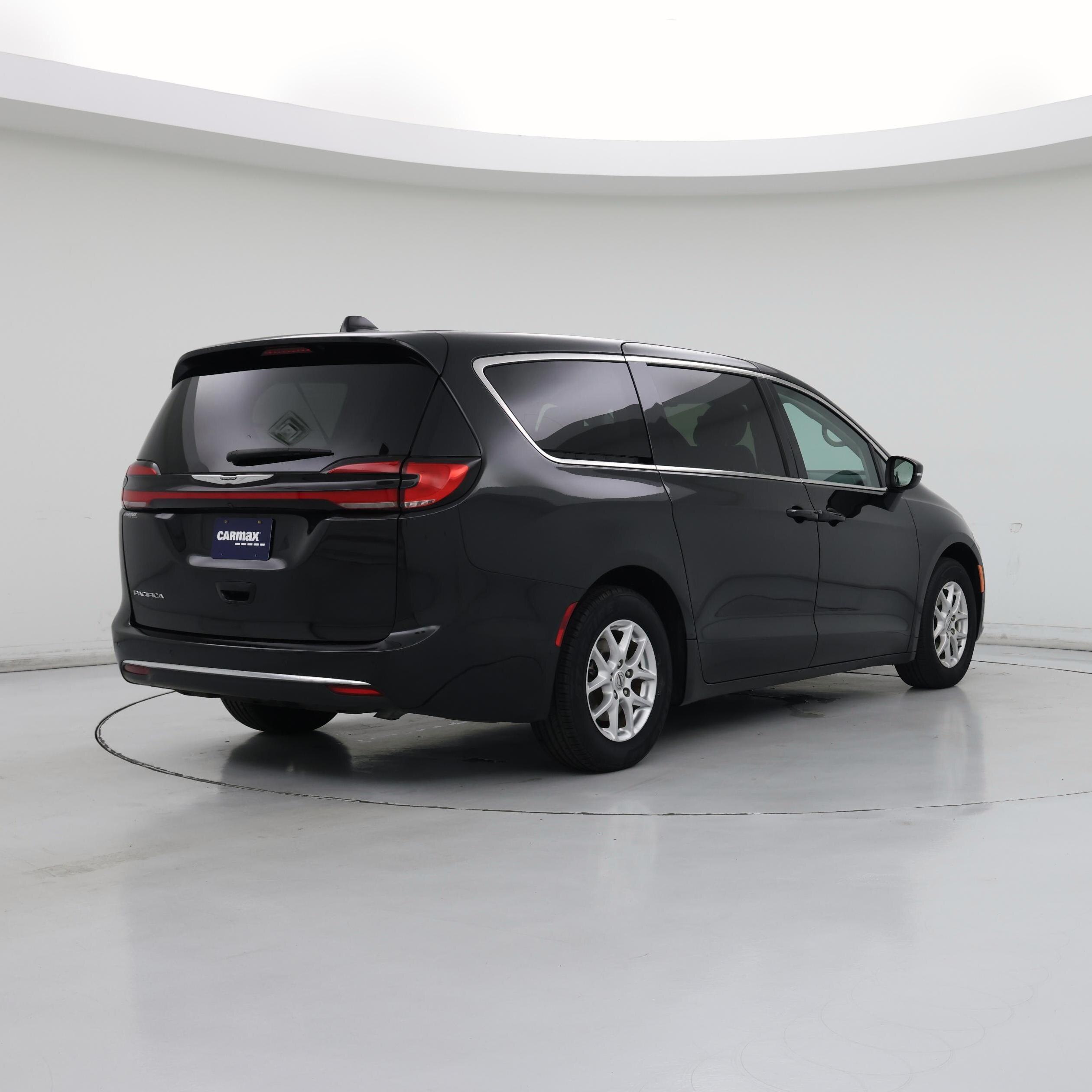 Thumbnail: 2023 Chrysler Pacifica - 8