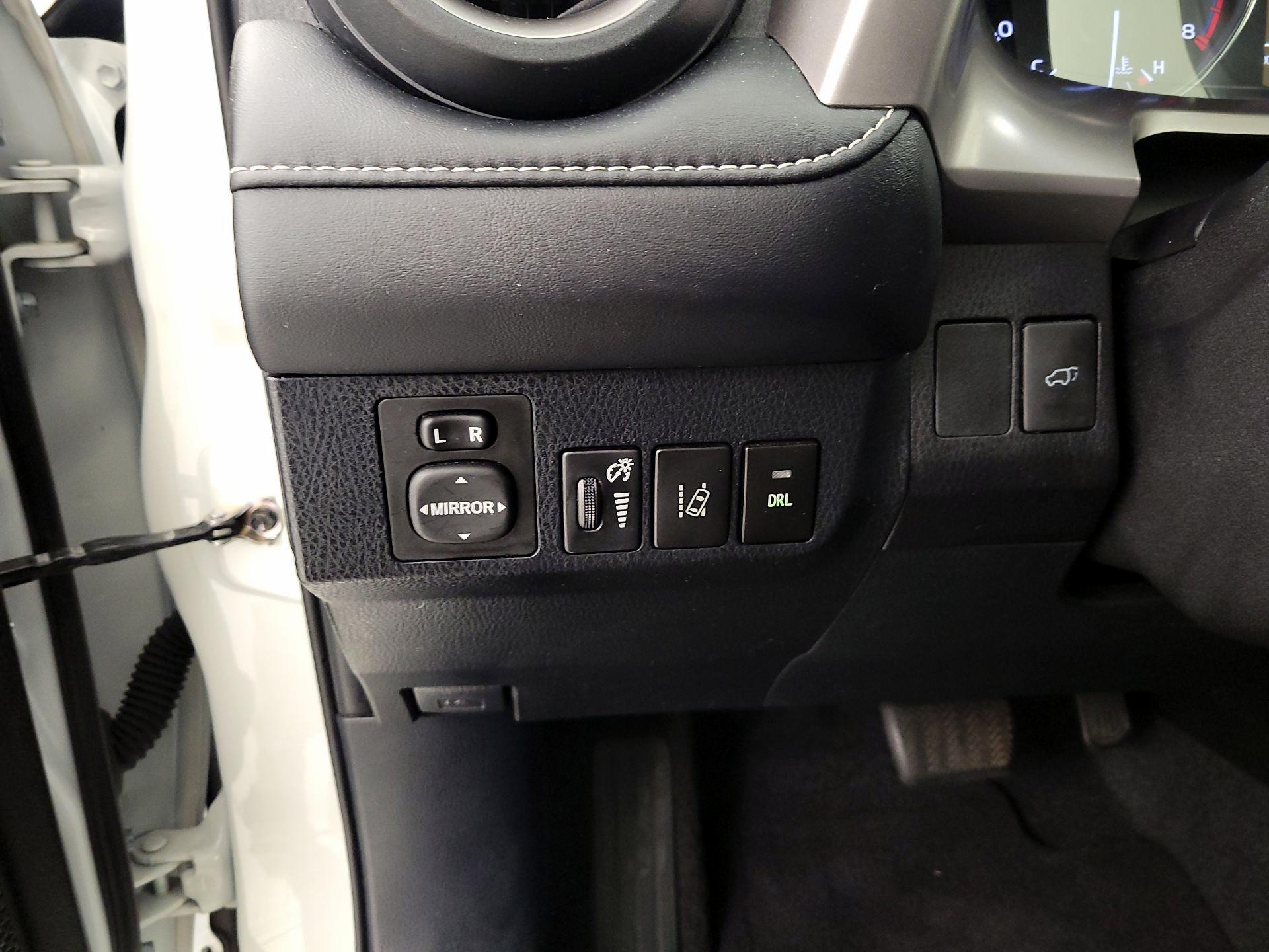 Thumbnail: 2018 Toyota RAV4 - 13