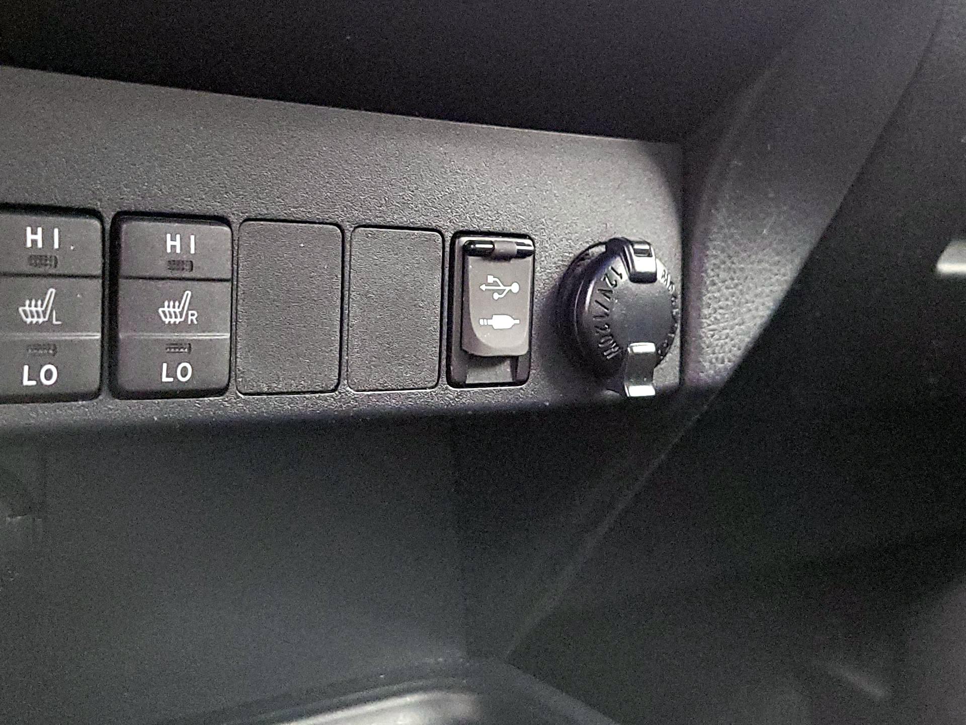 Thumbnail: 2018 Toyota RAV4 - 18