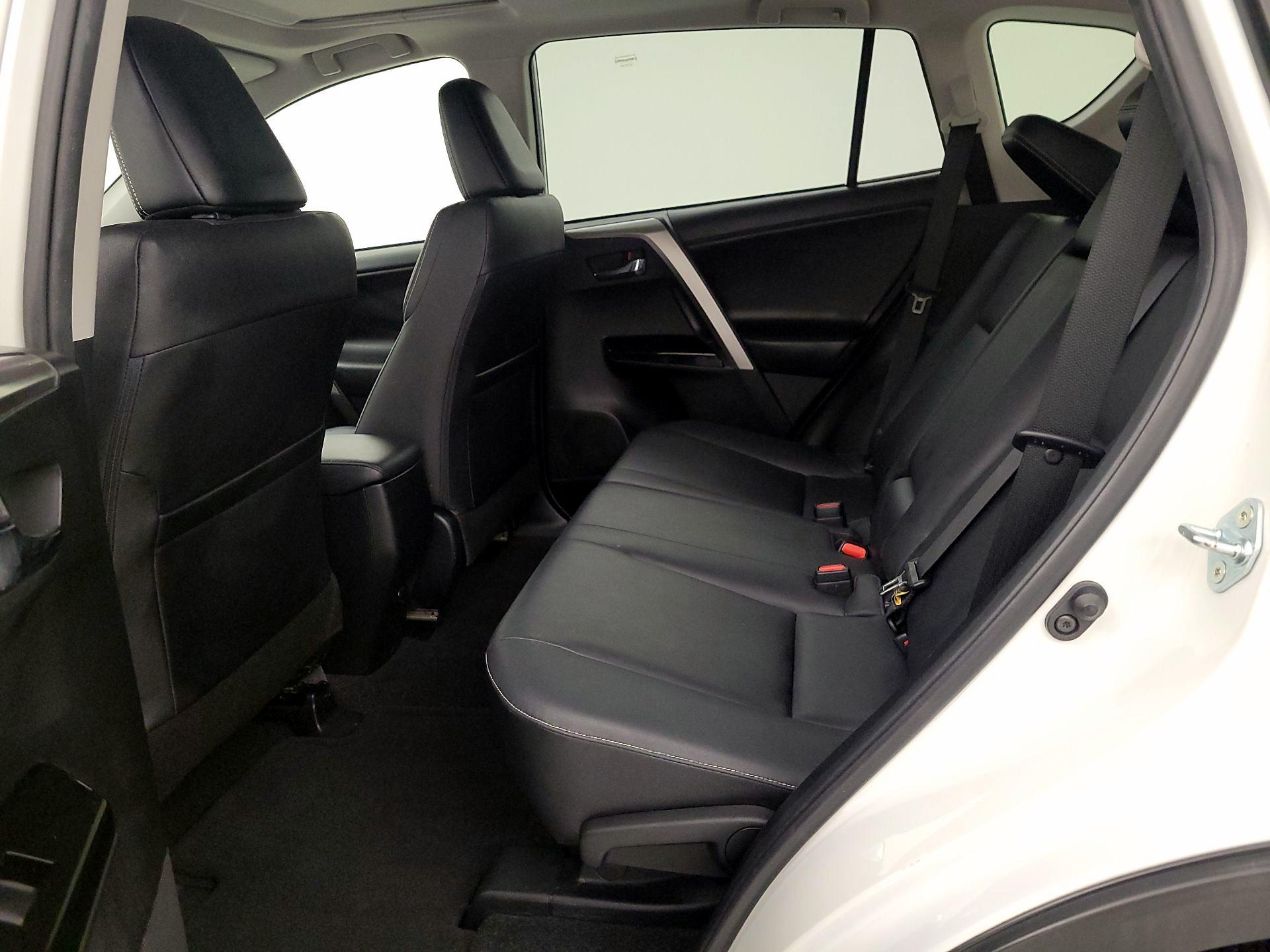 Thumbnail: 2018 Toyota RAV4 - 20