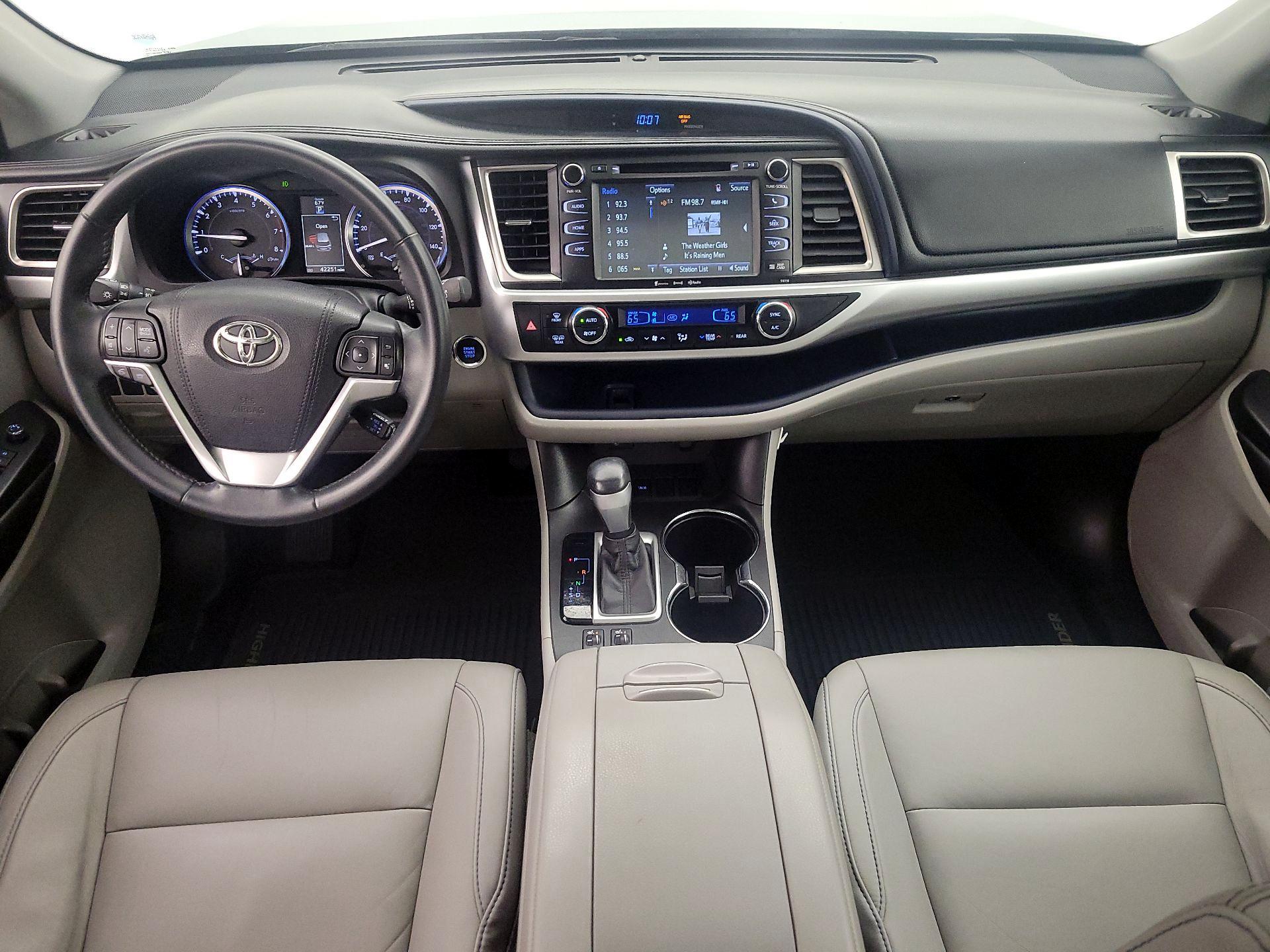 Thumbnail: 2016 Toyota Highlander - 9