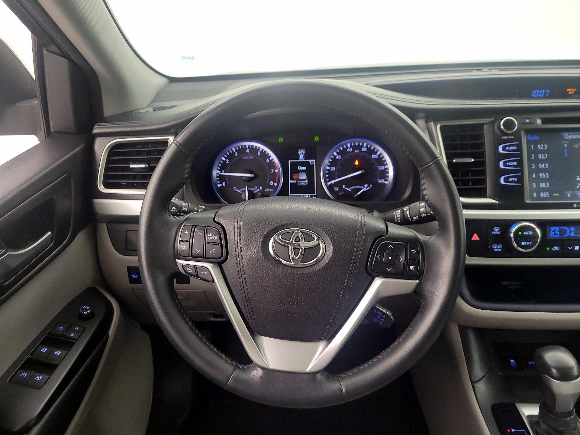 Thumbnail: 2016 Toyota Highlander - 10