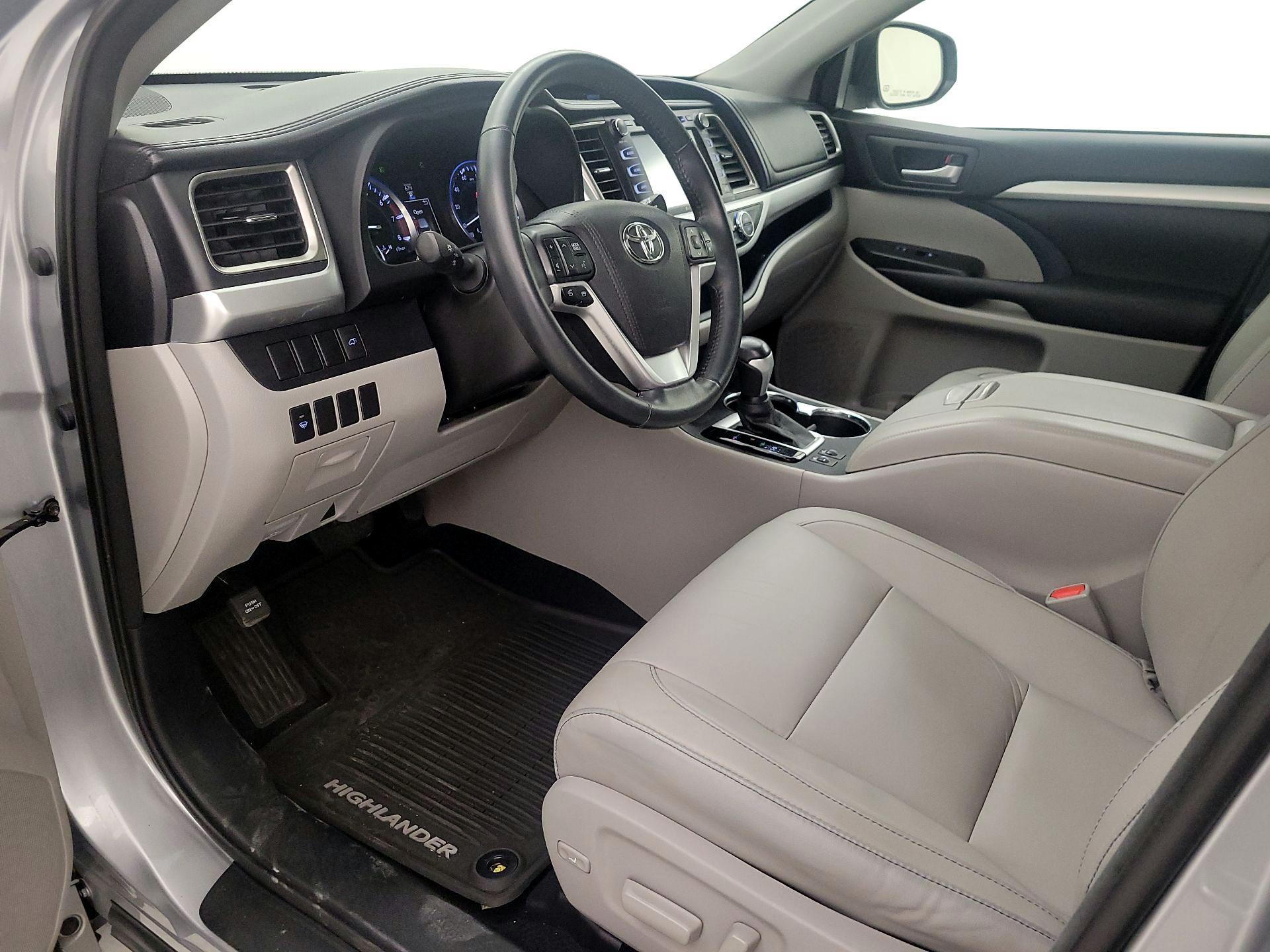 Thumbnail: 2016 Toyota Highlander - 11