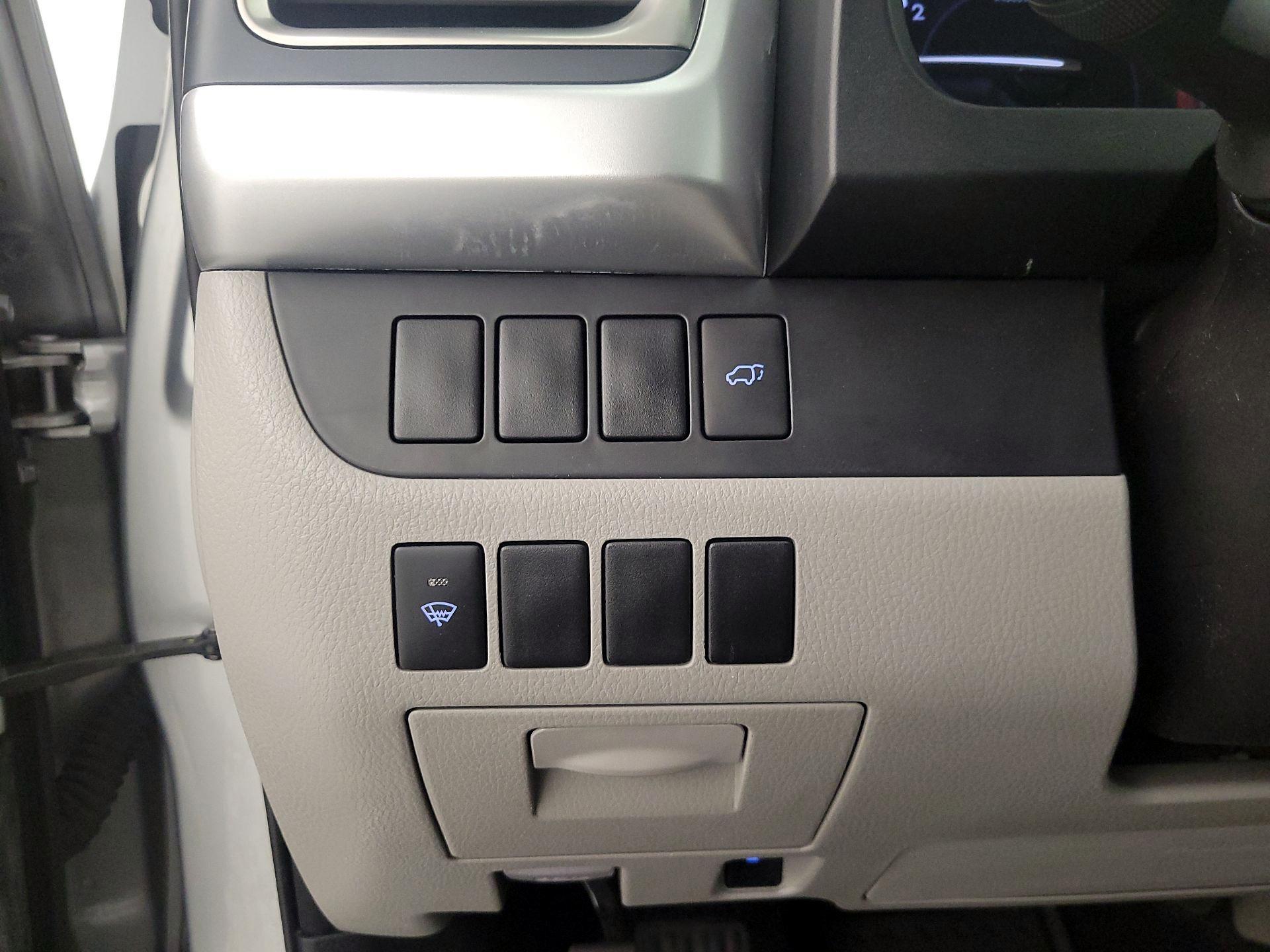 Thumbnail: 2016 Toyota Highlander - 13