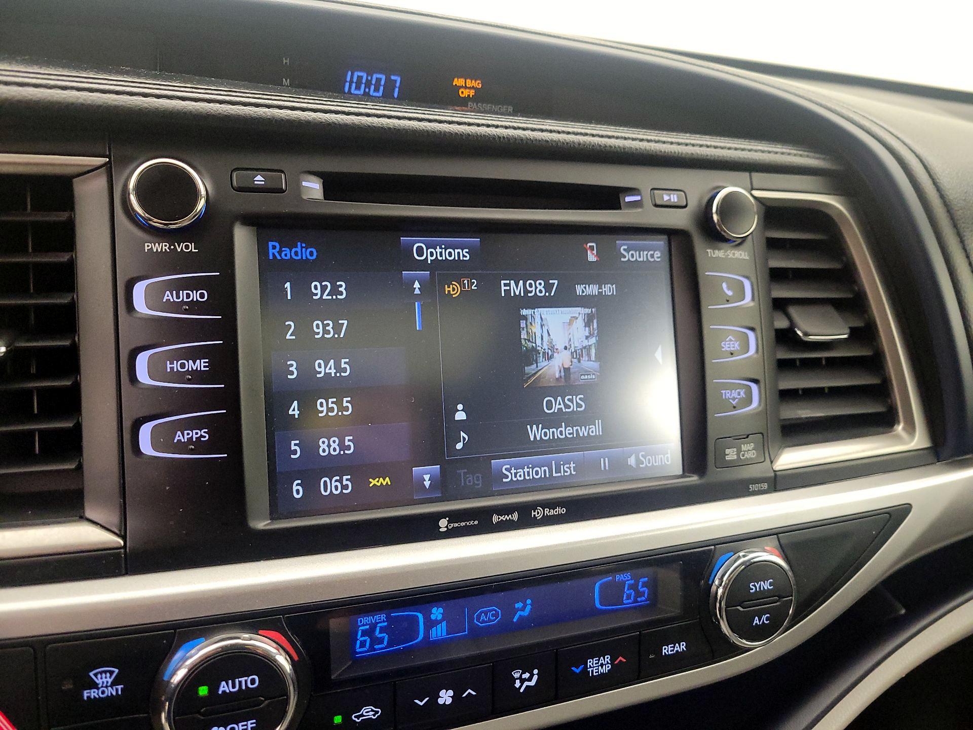Thumbnail: 2016 Toyota Highlander - 15
