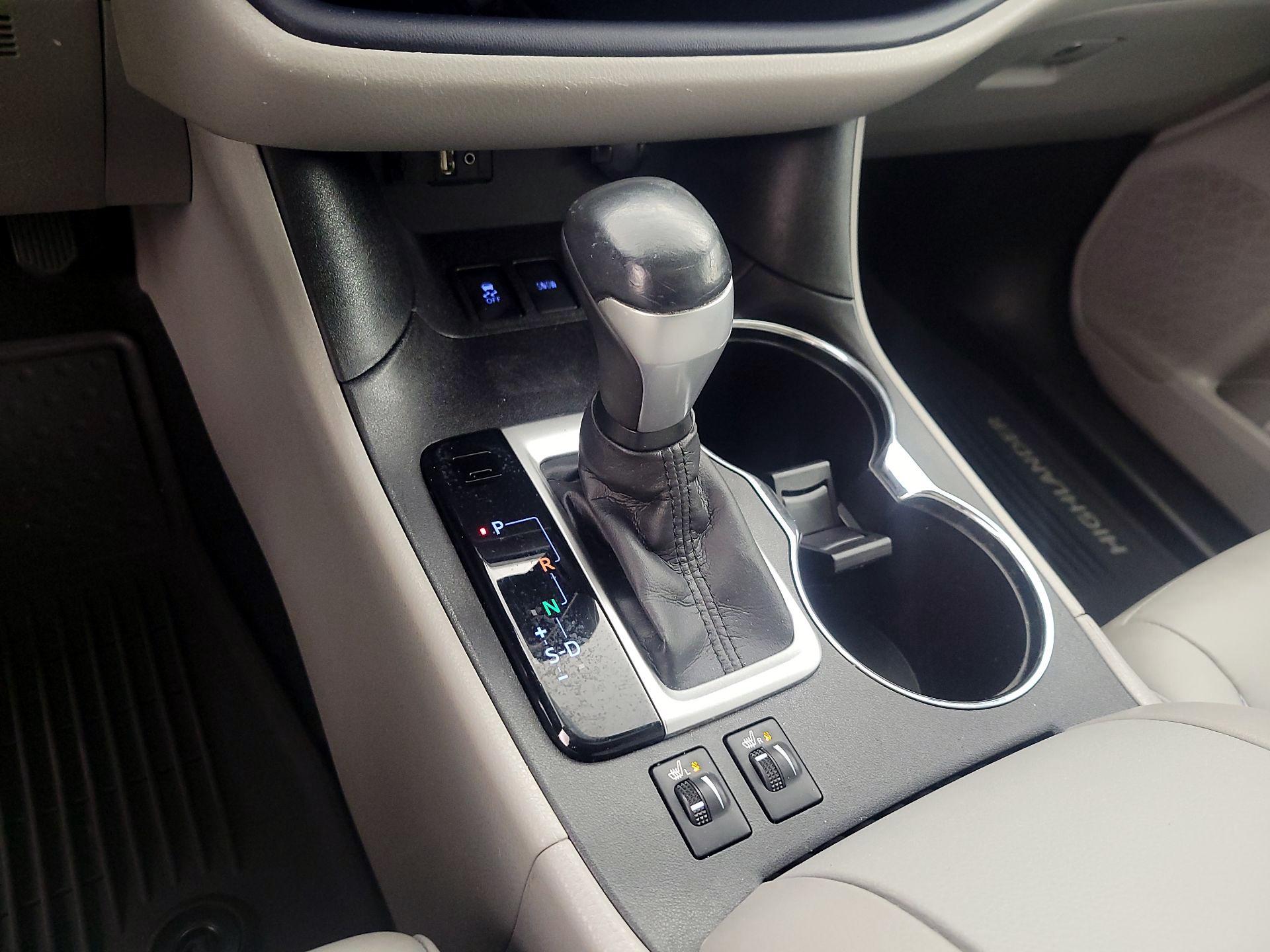 Thumbnail: 2016 Toyota Highlander - 17