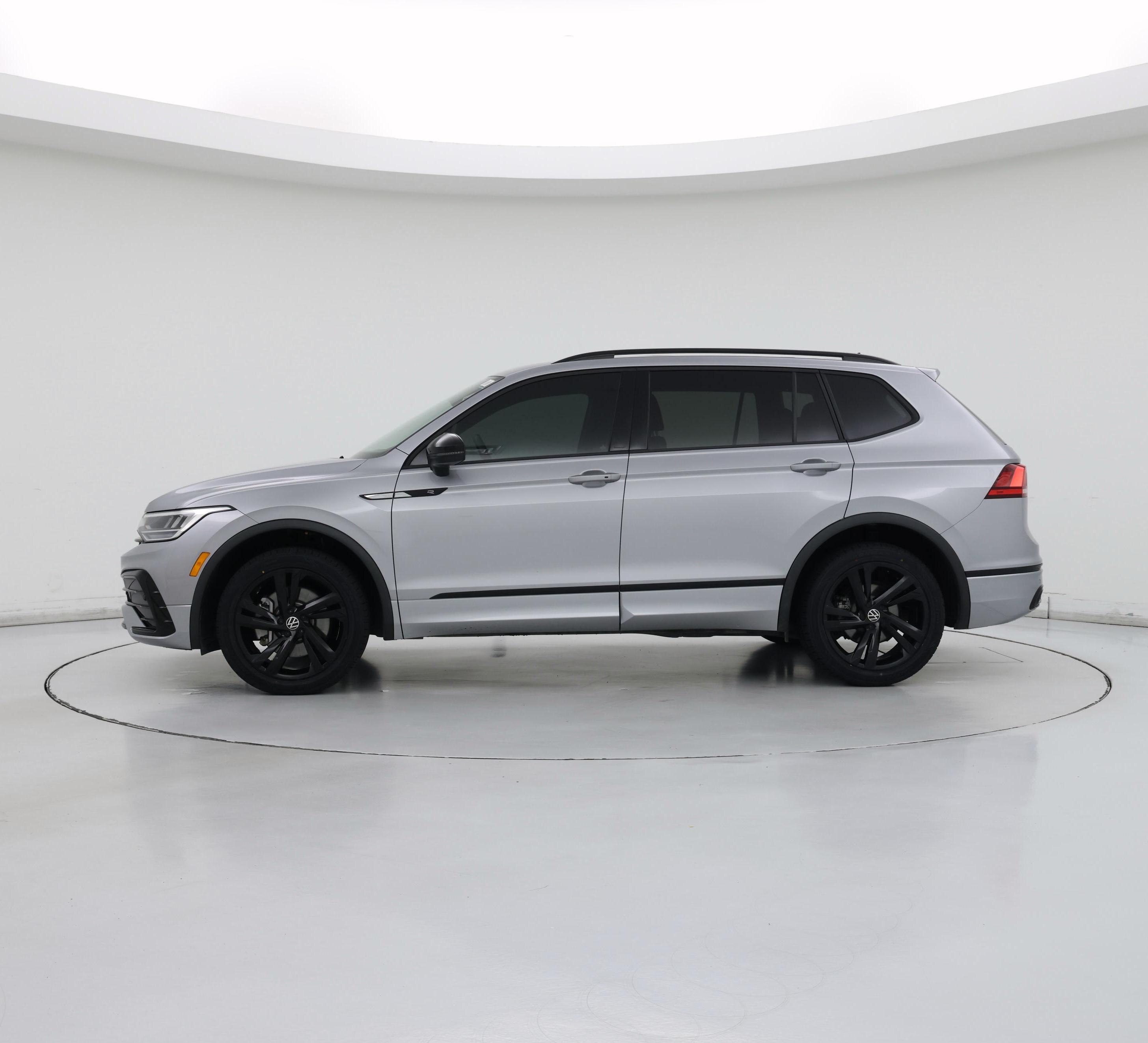 Thumbnail: 2023 Volkswagen Tiguan - 3