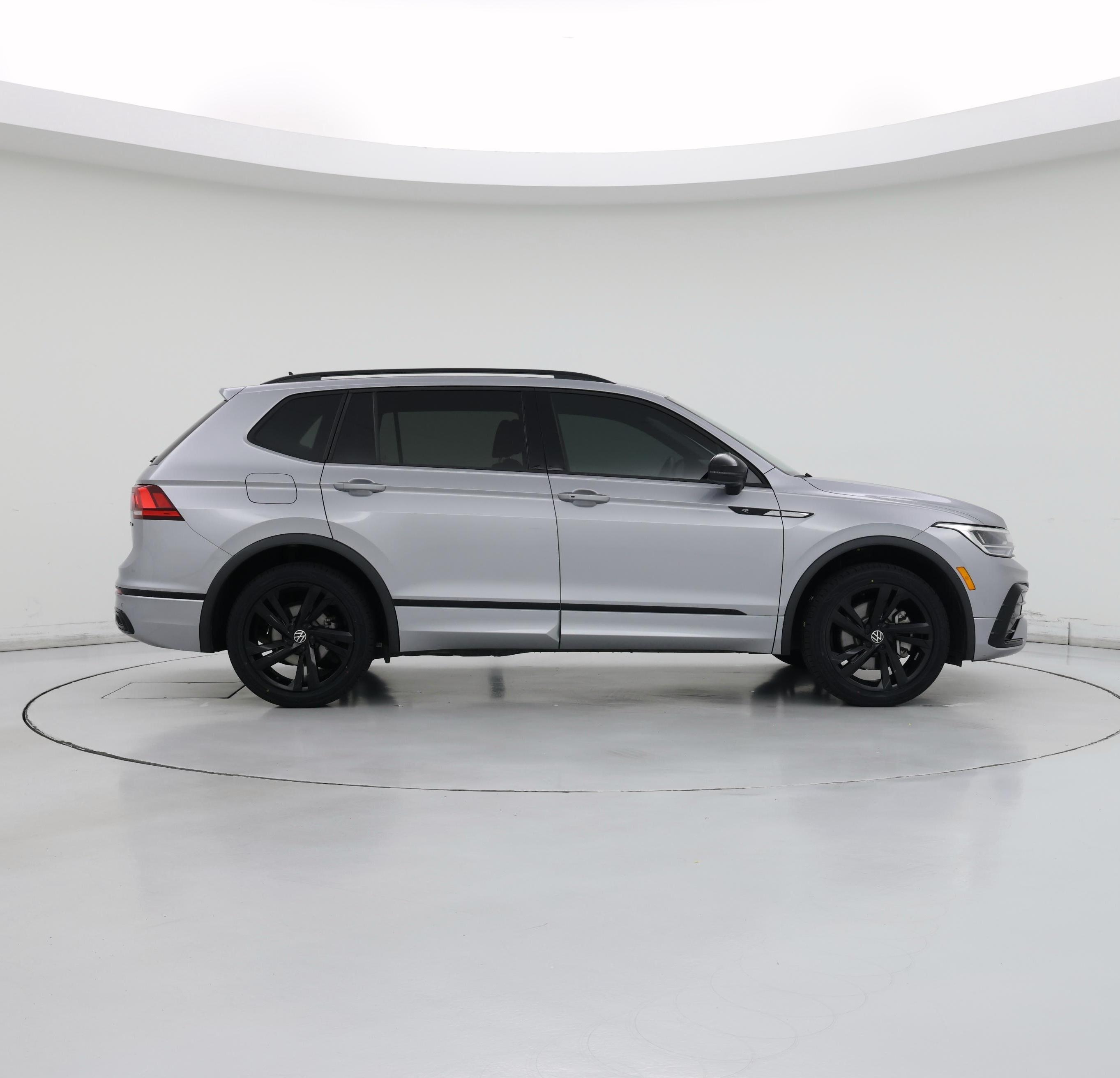 Thumbnail: 2023 Volkswagen Tiguan - 7