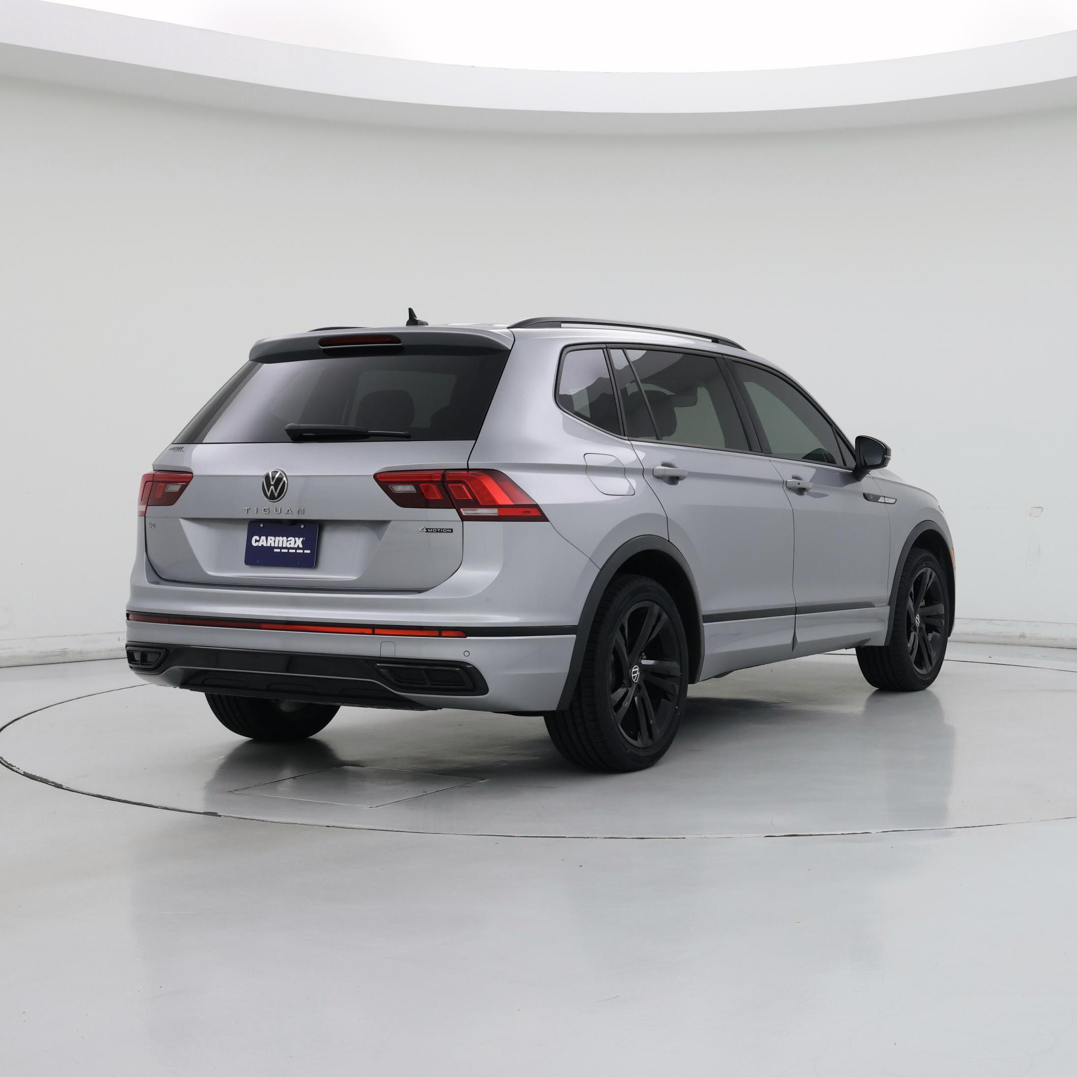 Thumbnail: 2023 Volkswagen Tiguan - 8