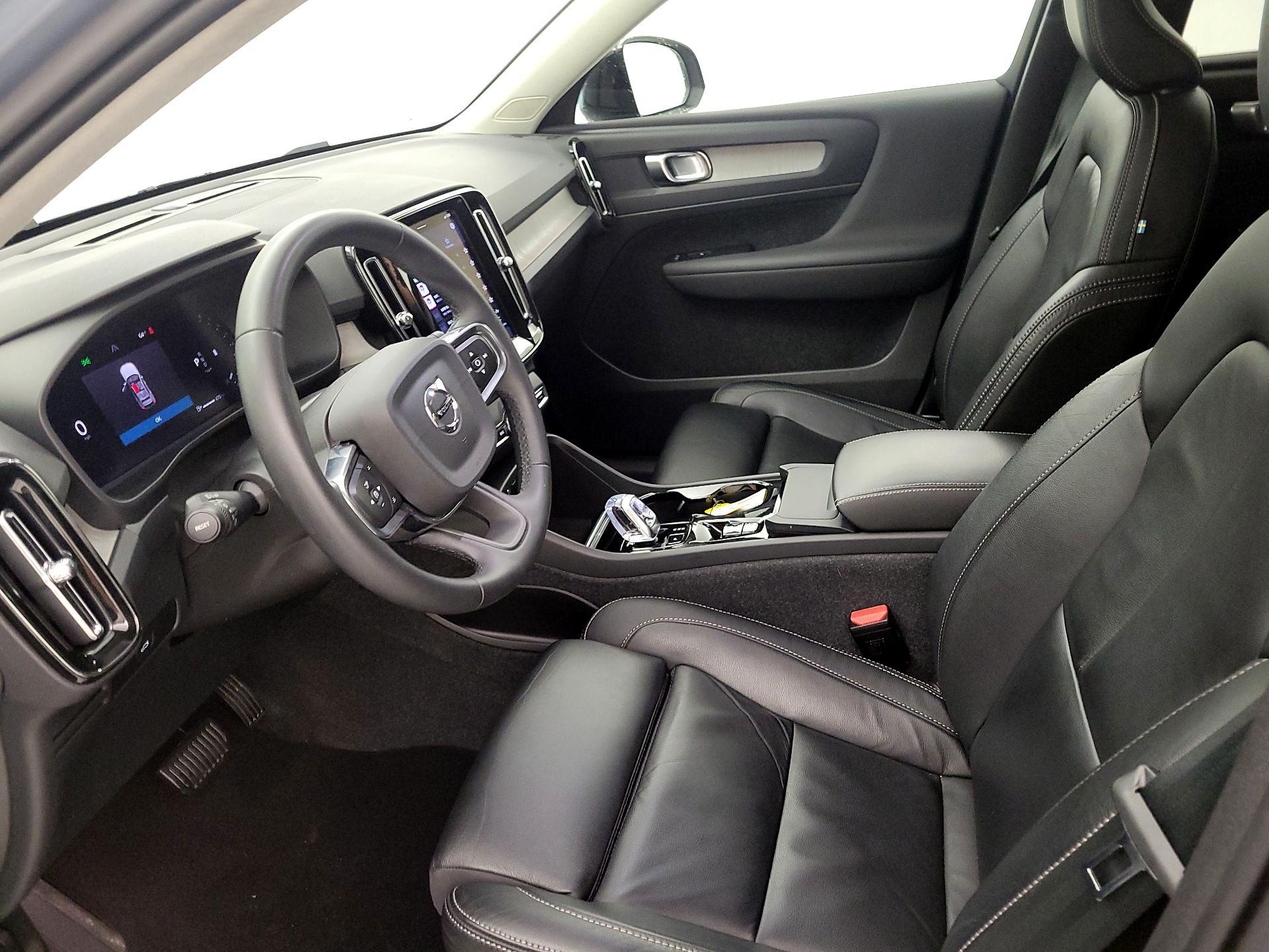 Thumbnail: 2023 Volvo XC40 - 11