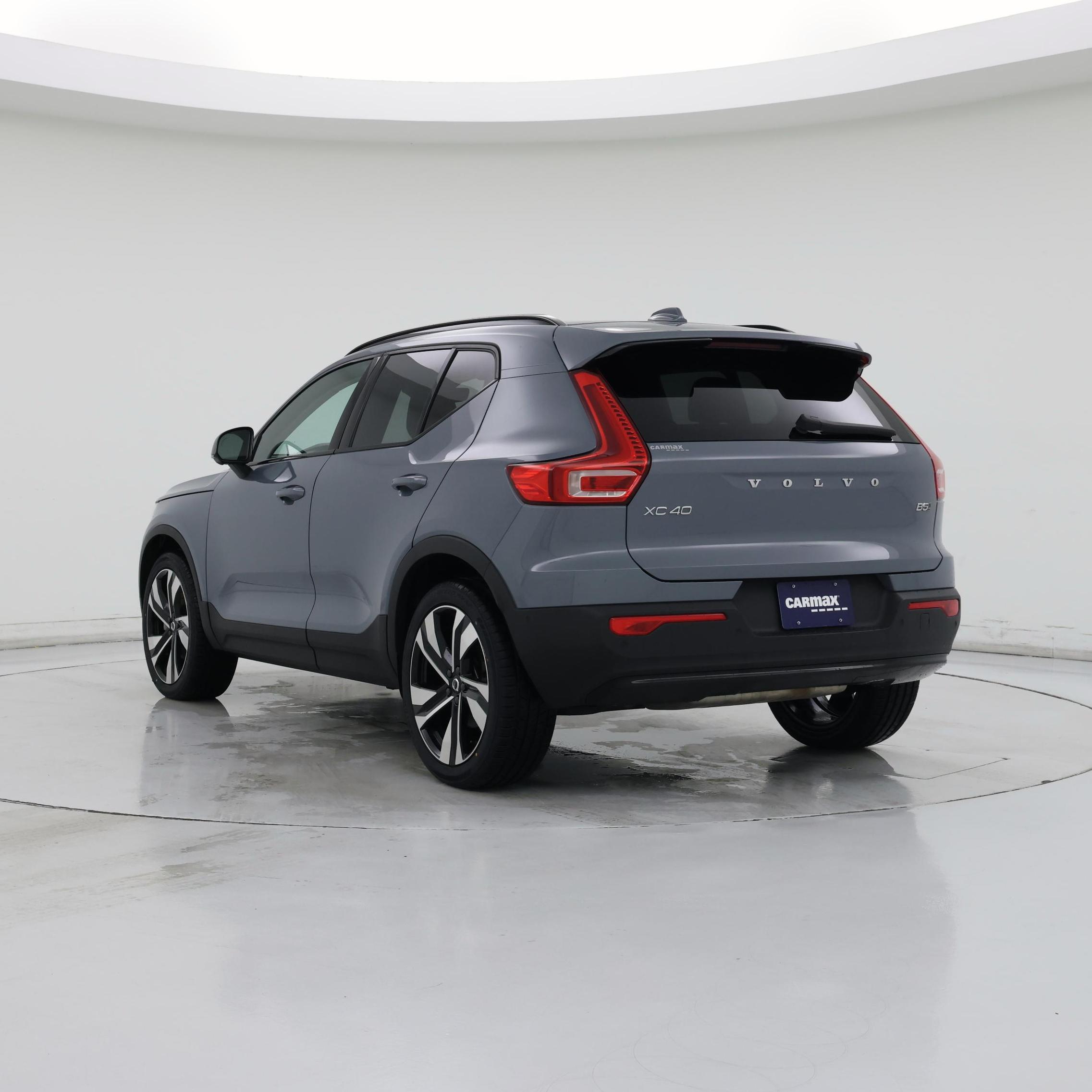 Thumbnail: 2023 Volvo XC40 - 2
