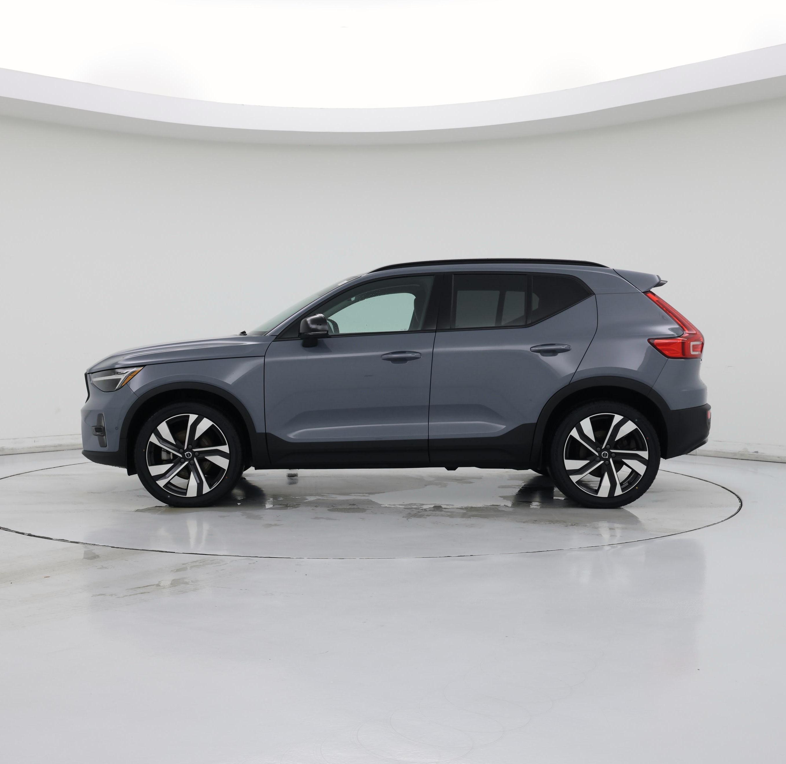 Thumbnail: 2023 Volvo XC40 - 3