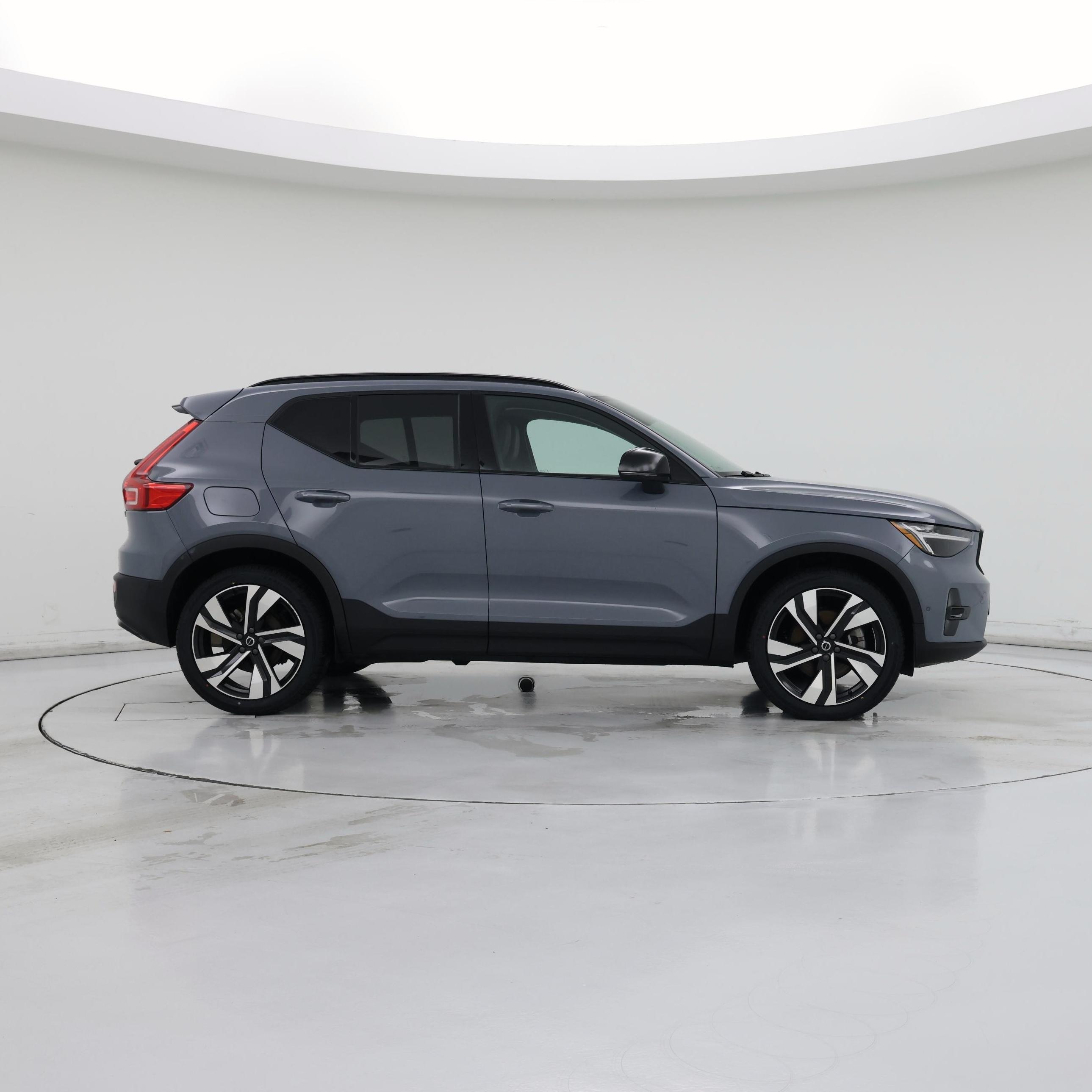Thumbnail: 2023 Volvo XC40 - 7