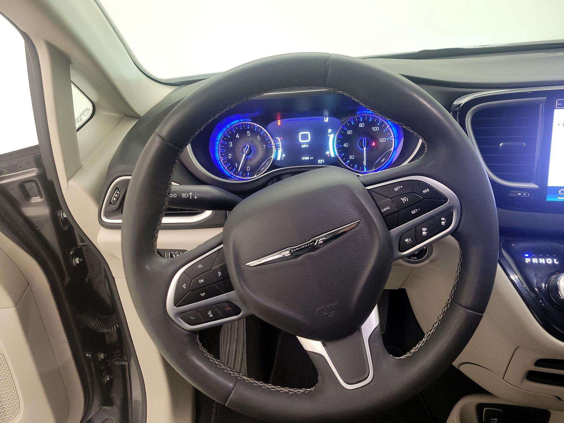 Thumbnail: 2023 Chrysler Pacifica - 10