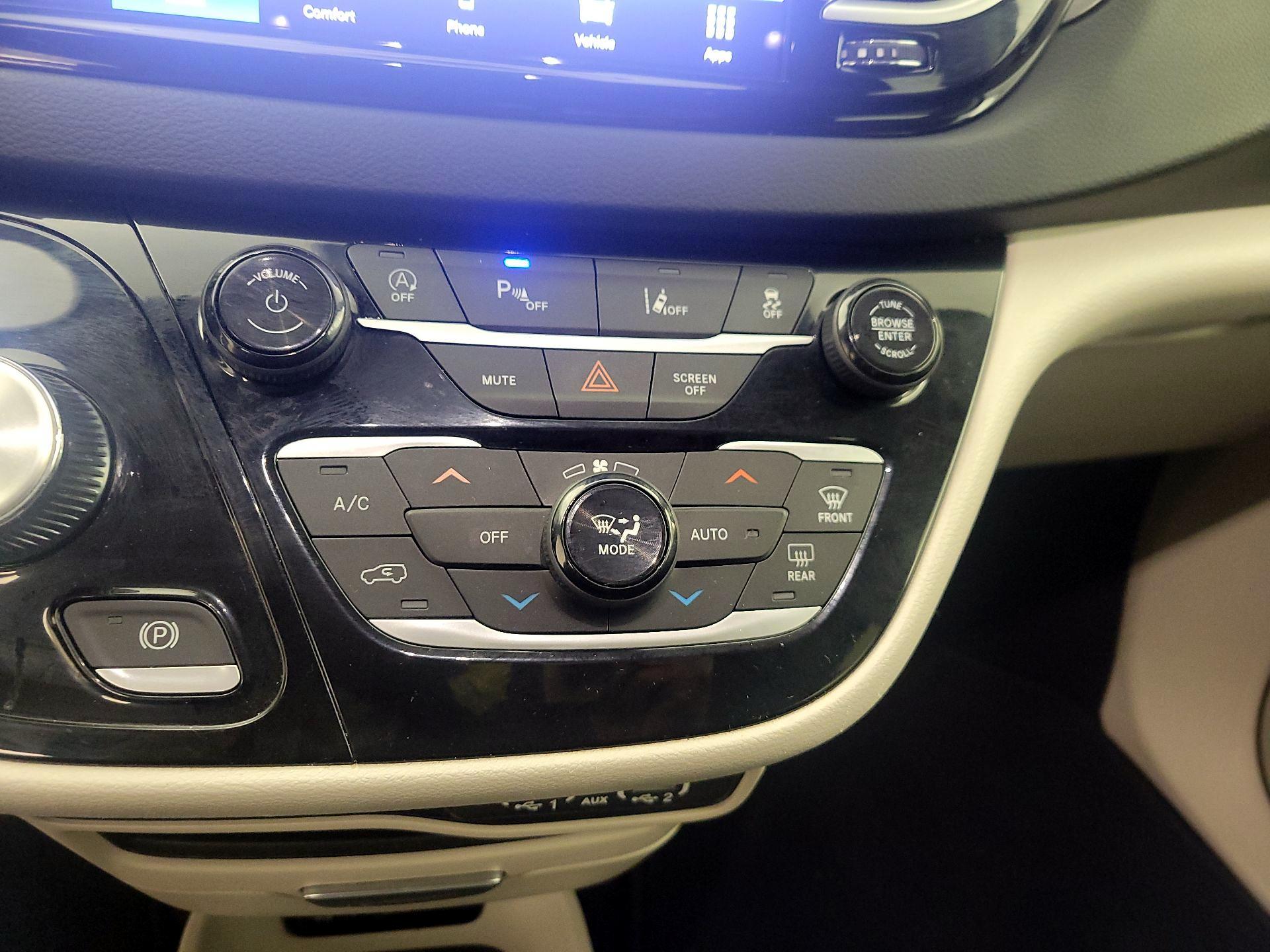 Thumbnail: 2023 Chrysler Pacifica - 16