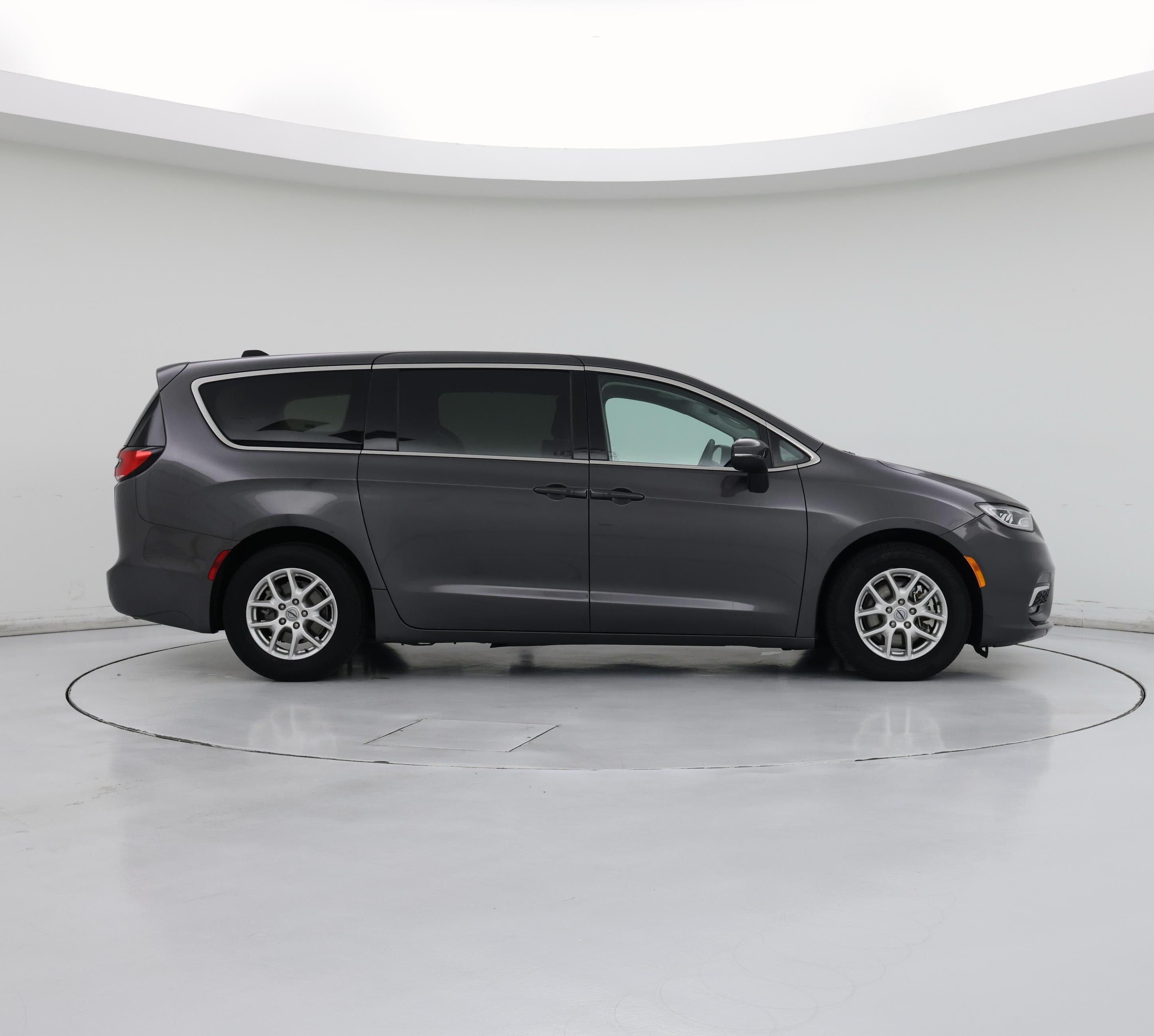 Thumbnail: 2023 Chrysler Pacifica - 7