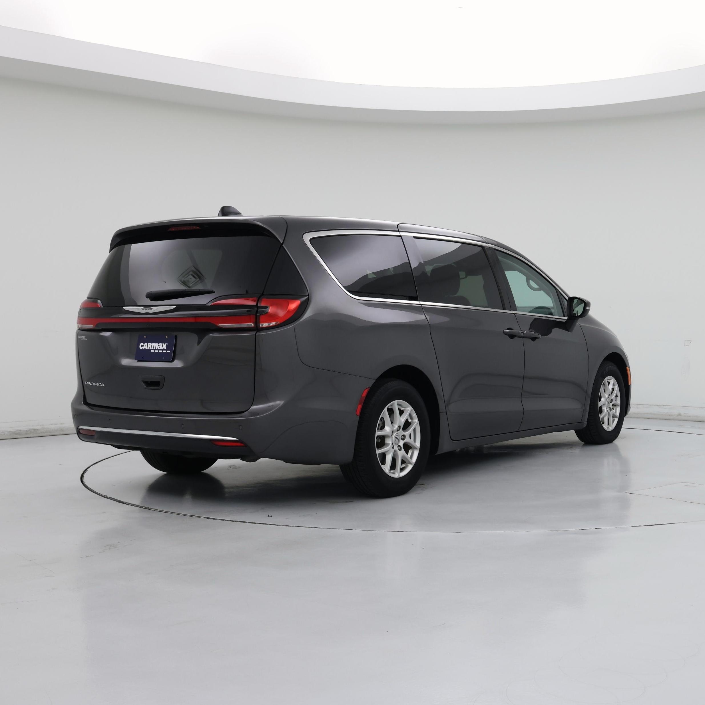 Thumbnail: 2023 Chrysler Pacifica - 8