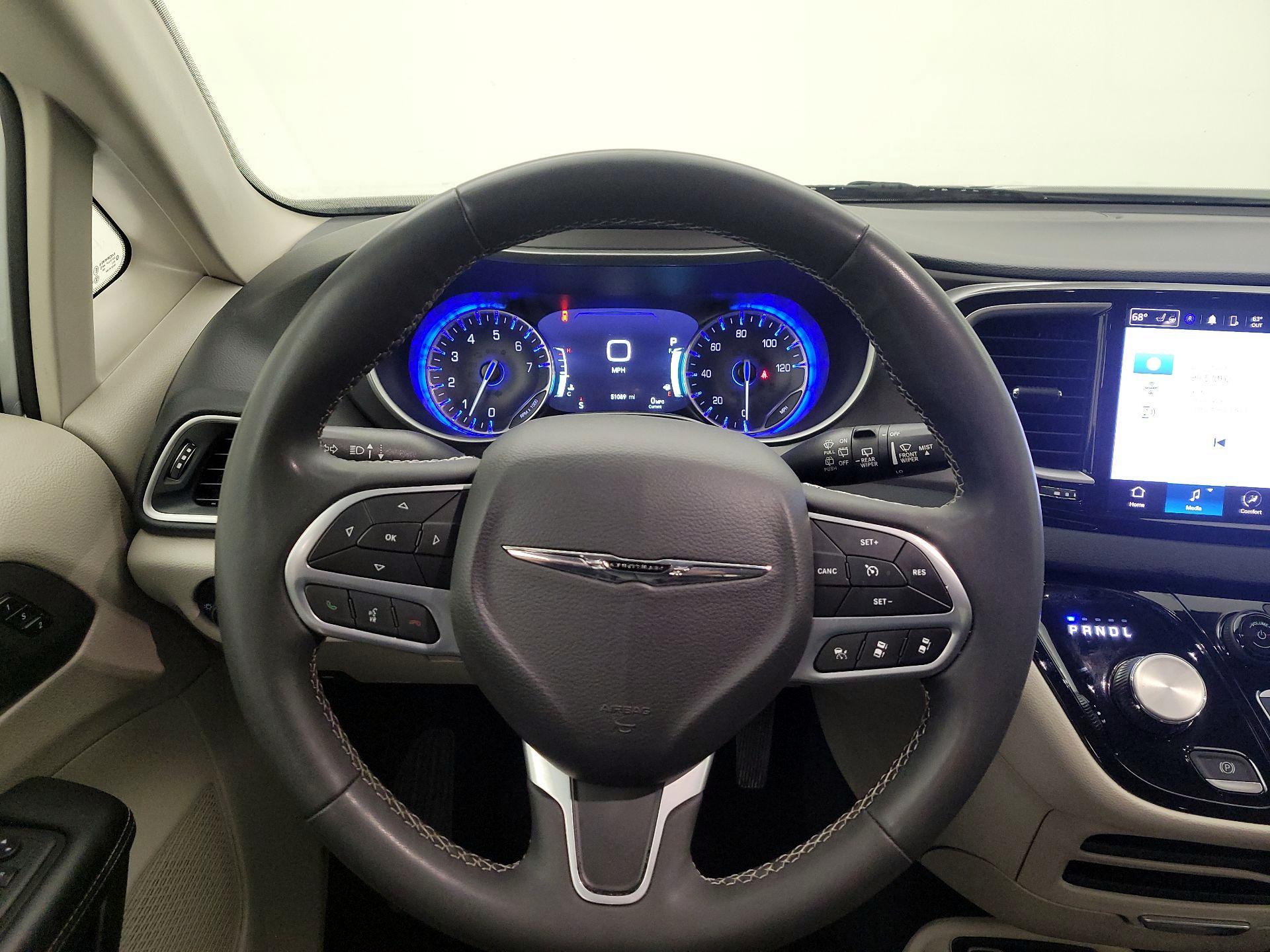 Thumbnail: 2023 Chrysler Pacifica - 10