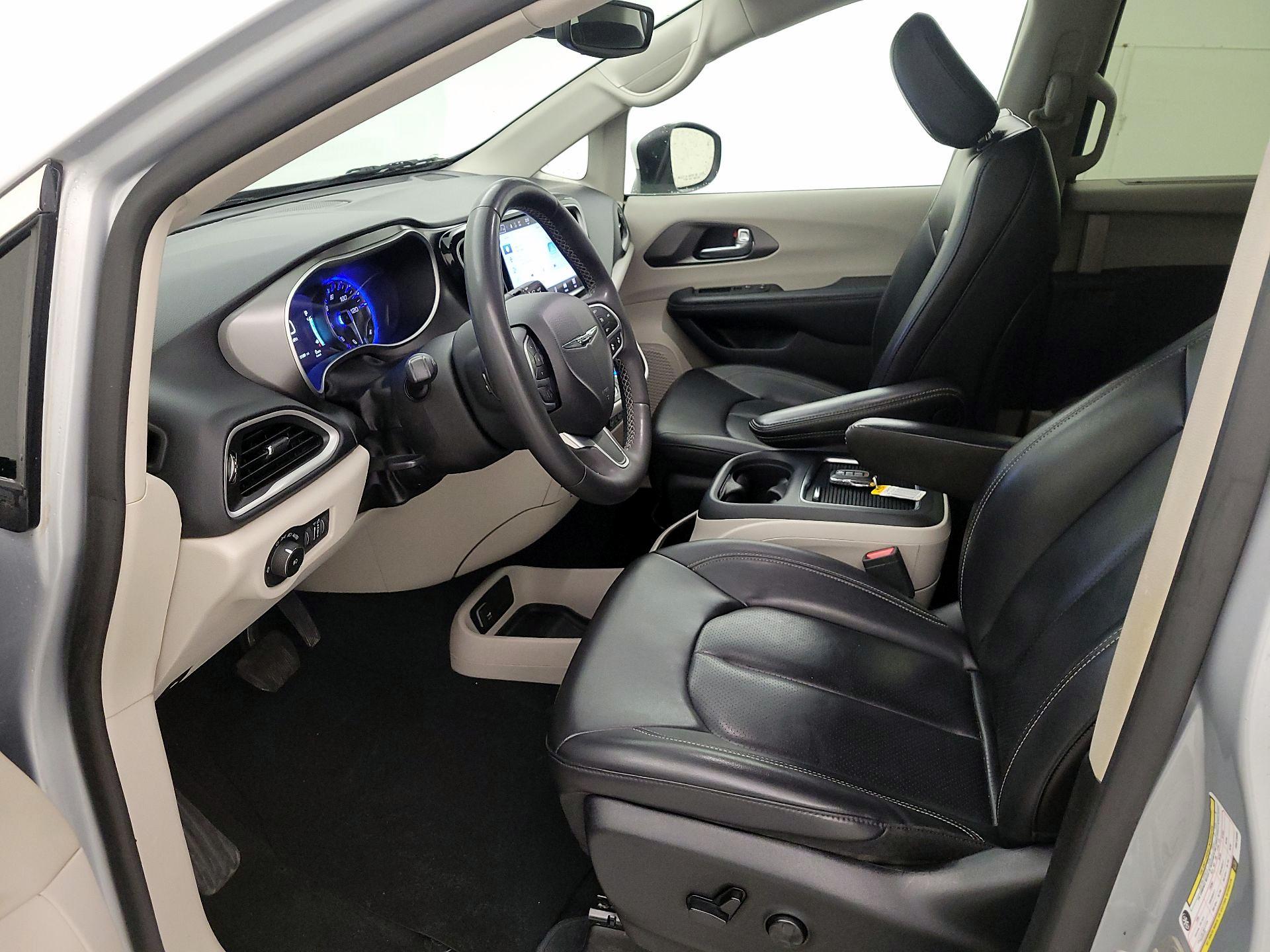 Thumbnail: 2023 Chrysler Pacifica - 11