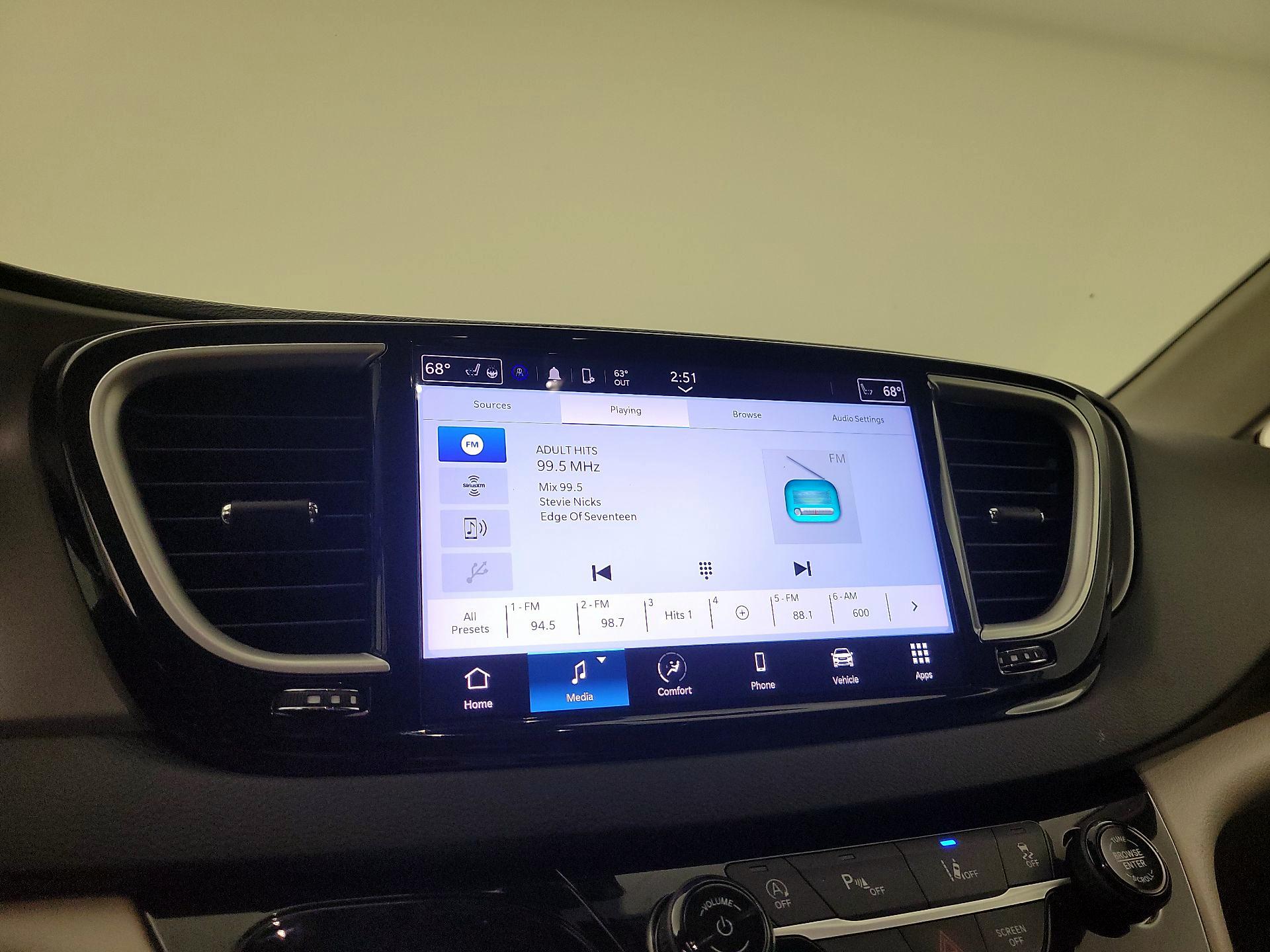 Thumbnail: 2023 Chrysler Pacifica - 15
