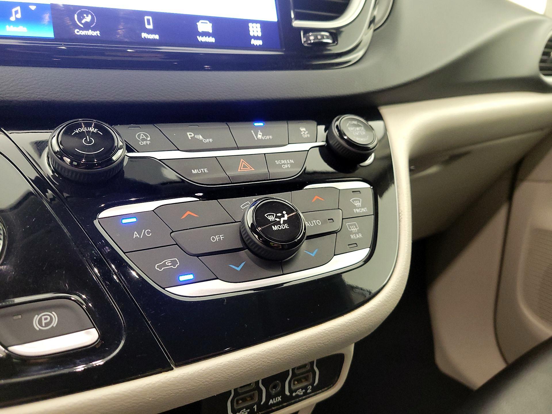 Thumbnail: 2023 Chrysler Pacifica - 16