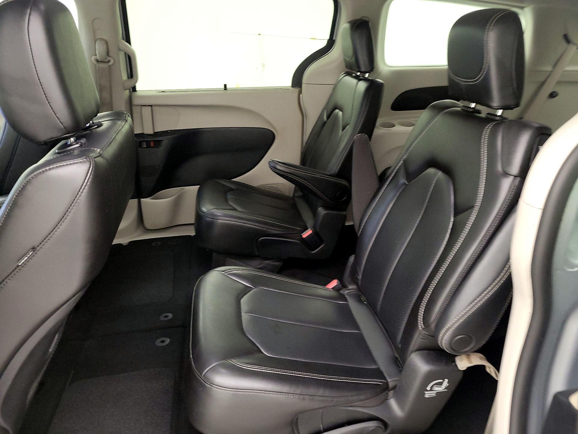 Thumbnail: 2023 Chrysler Pacifica - 19