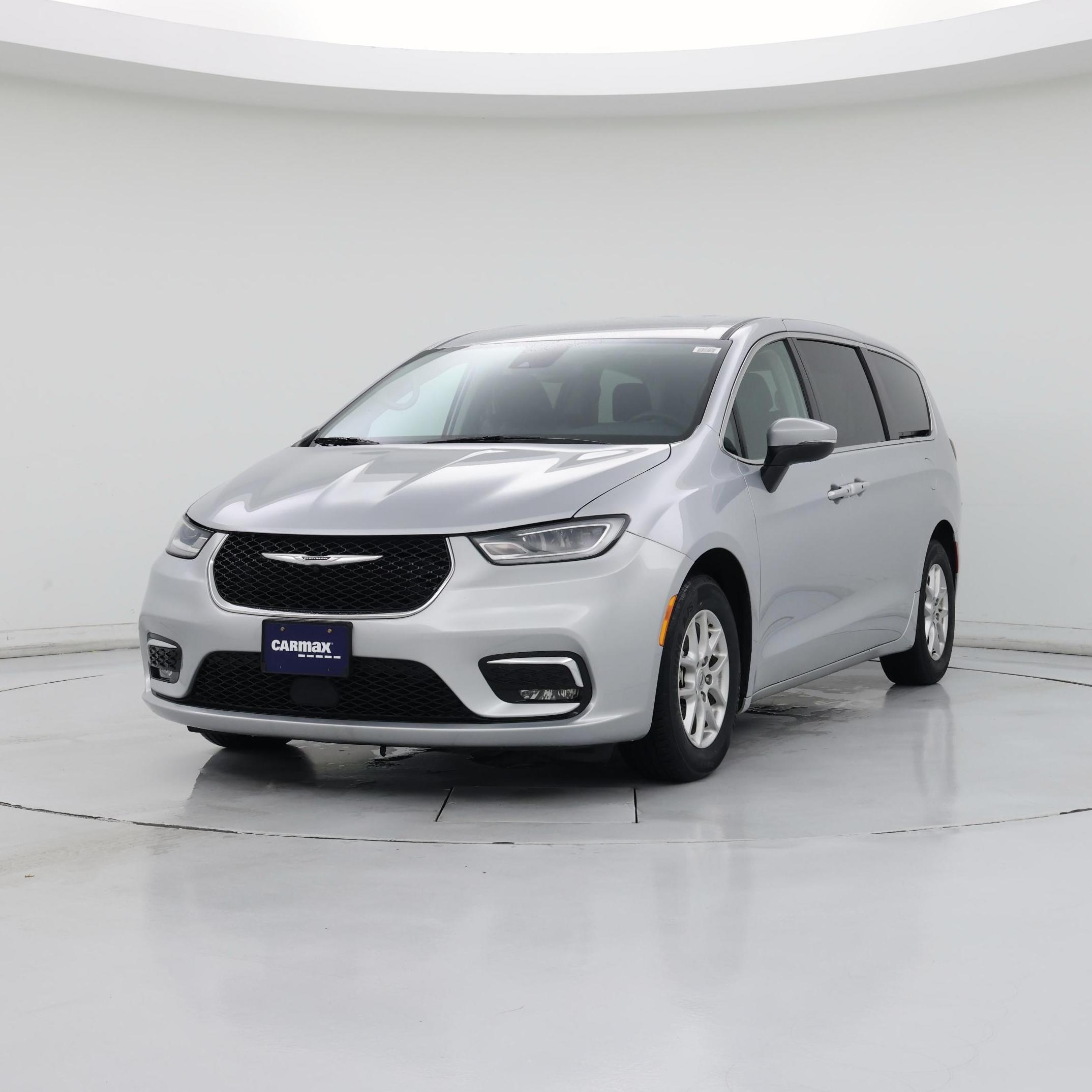 Thumbnail: 2023 Chrysler Pacifica - 4