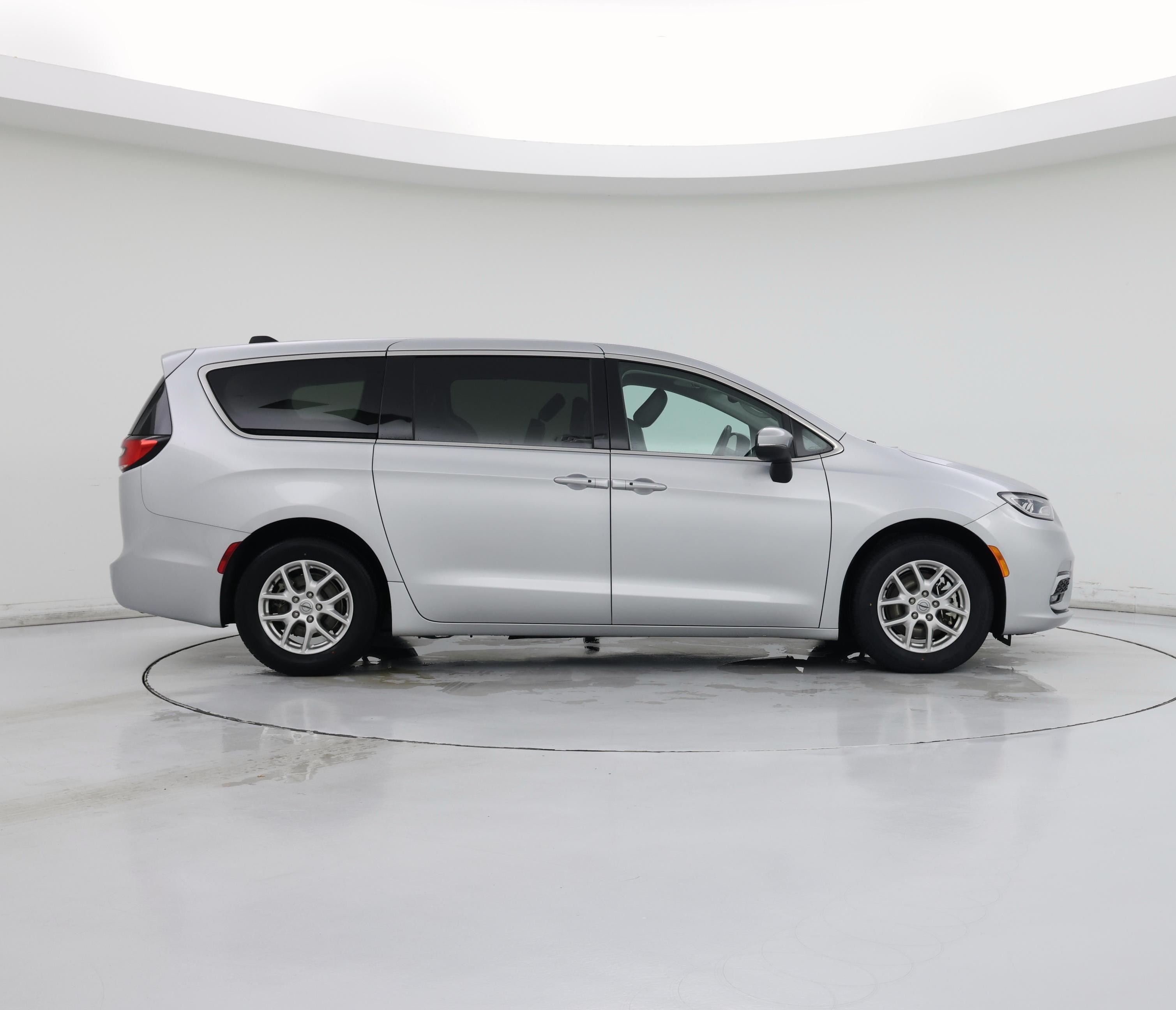 Thumbnail: 2023 Chrysler Pacifica - 7