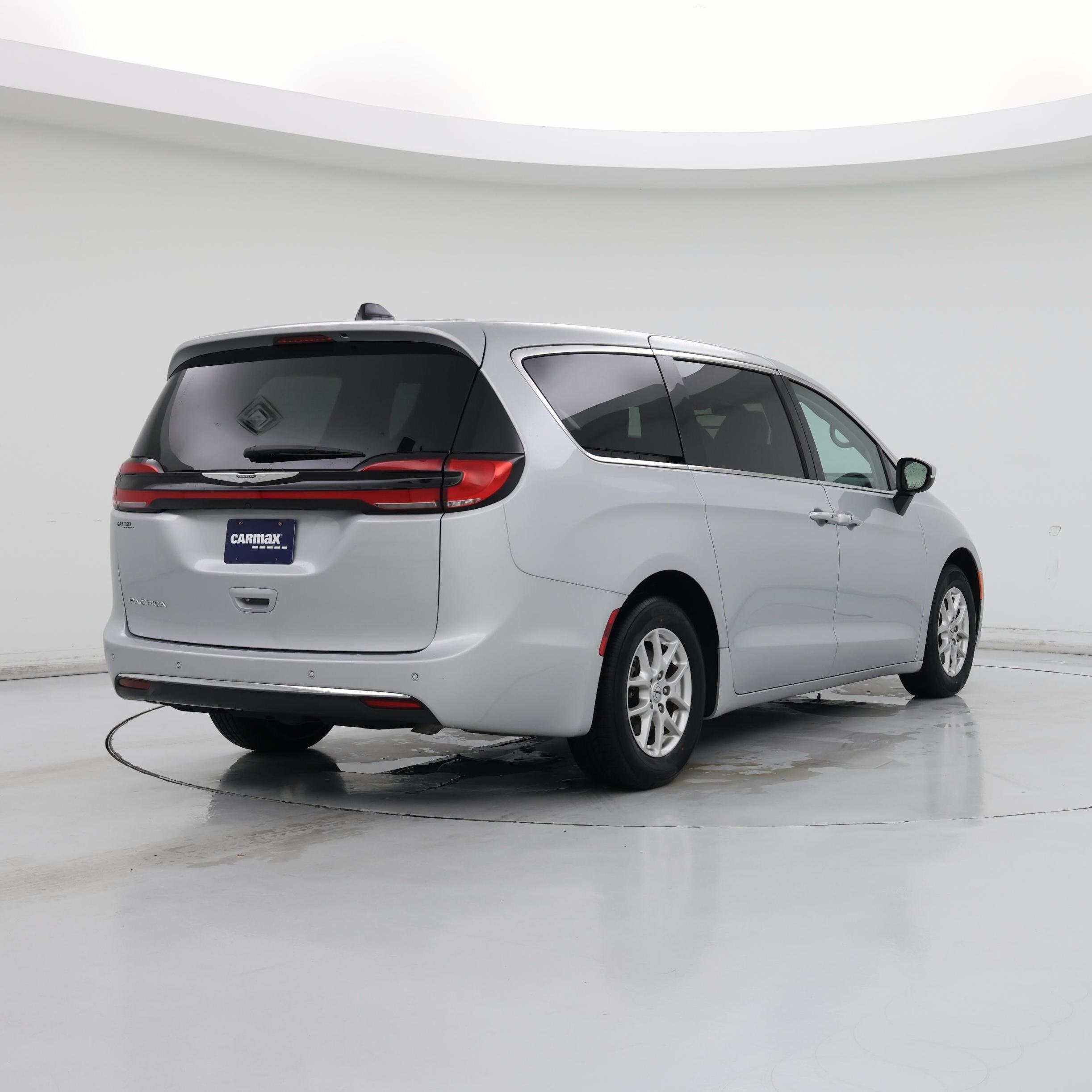 Thumbnail: 2023 Chrysler Pacifica - 8
