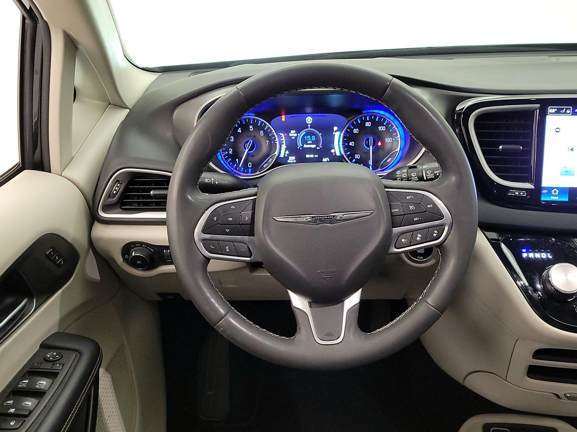 Thumbnail: 2023 Chrysler Pacifica - 10