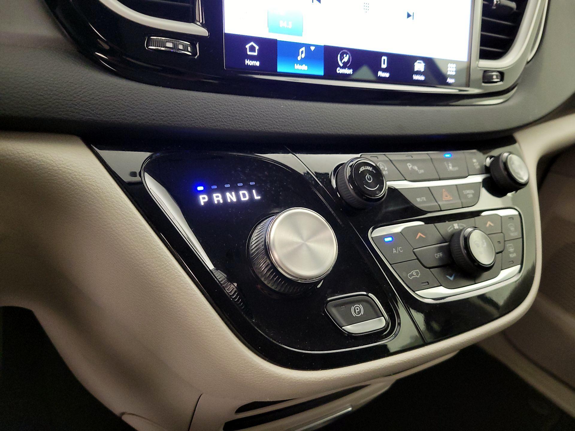 Thumbnail: 2023 Chrysler Pacifica - 17