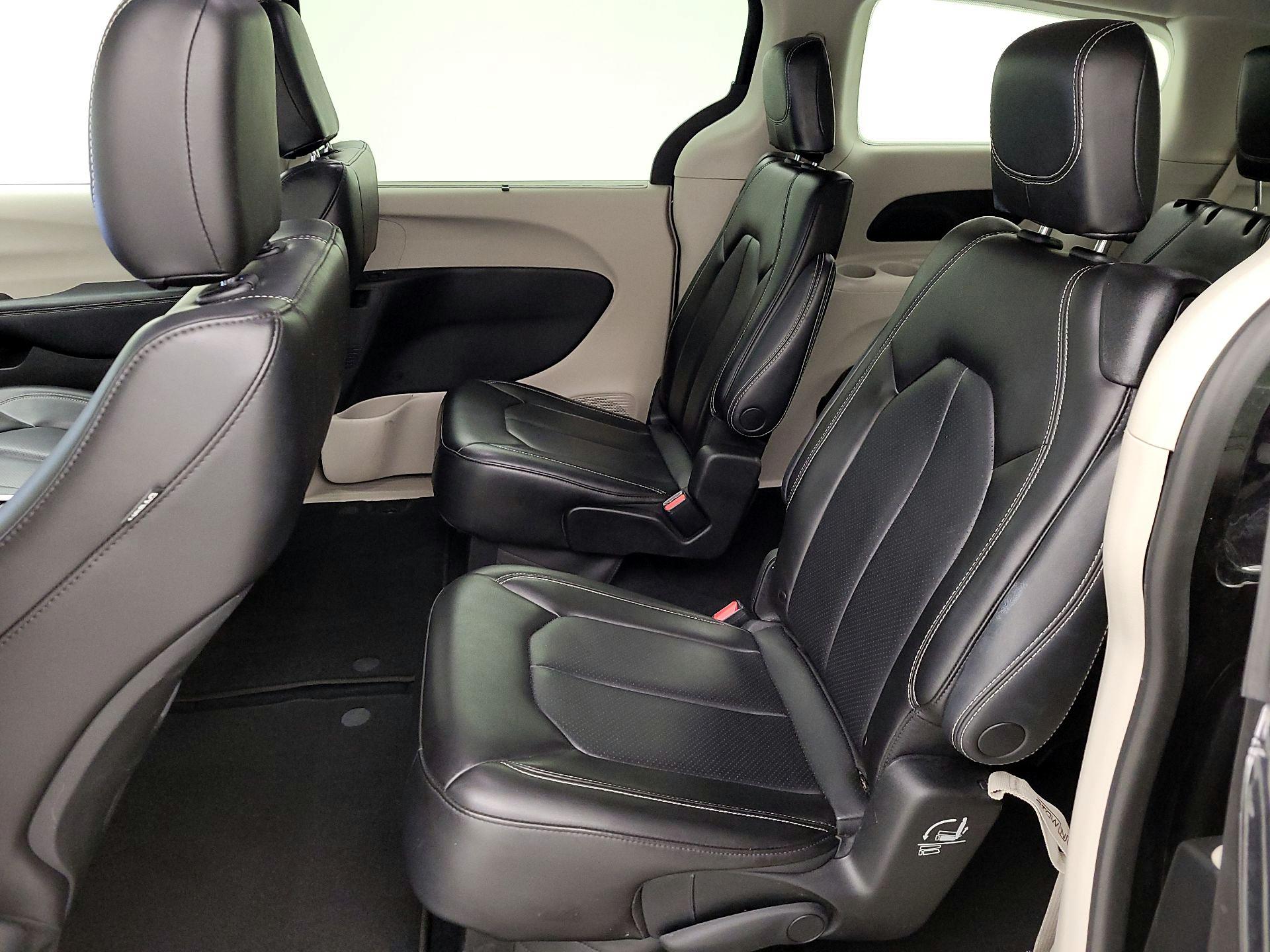 Thumbnail: 2023 Chrysler Pacifica - 19