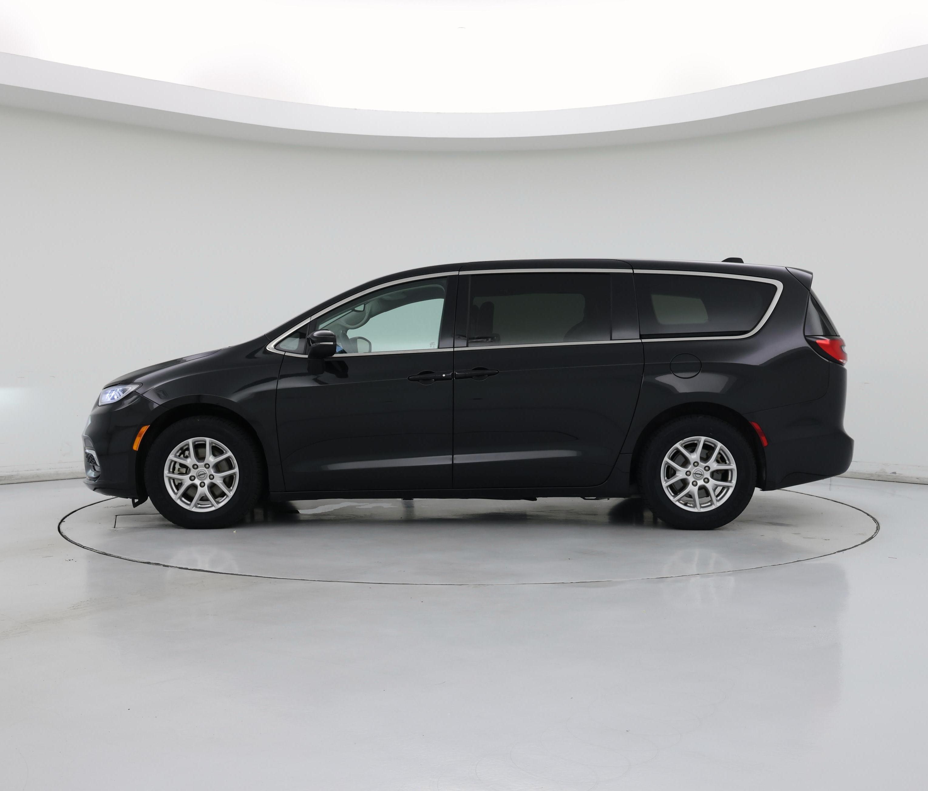 Thumbnail: 2023 Chrysler Pacifica - 3