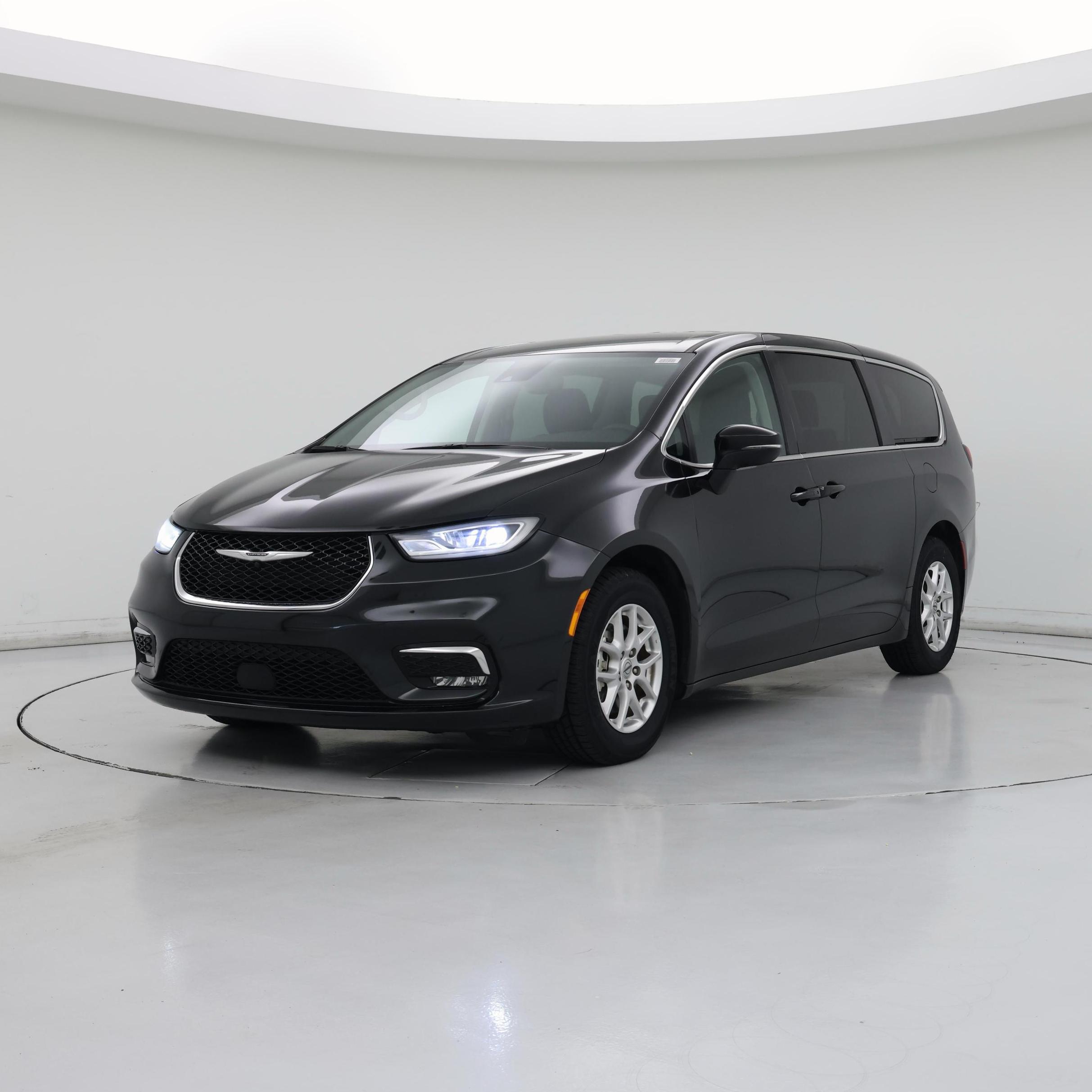 Thumbnail: 2023 Chrysler Pacifica - 4