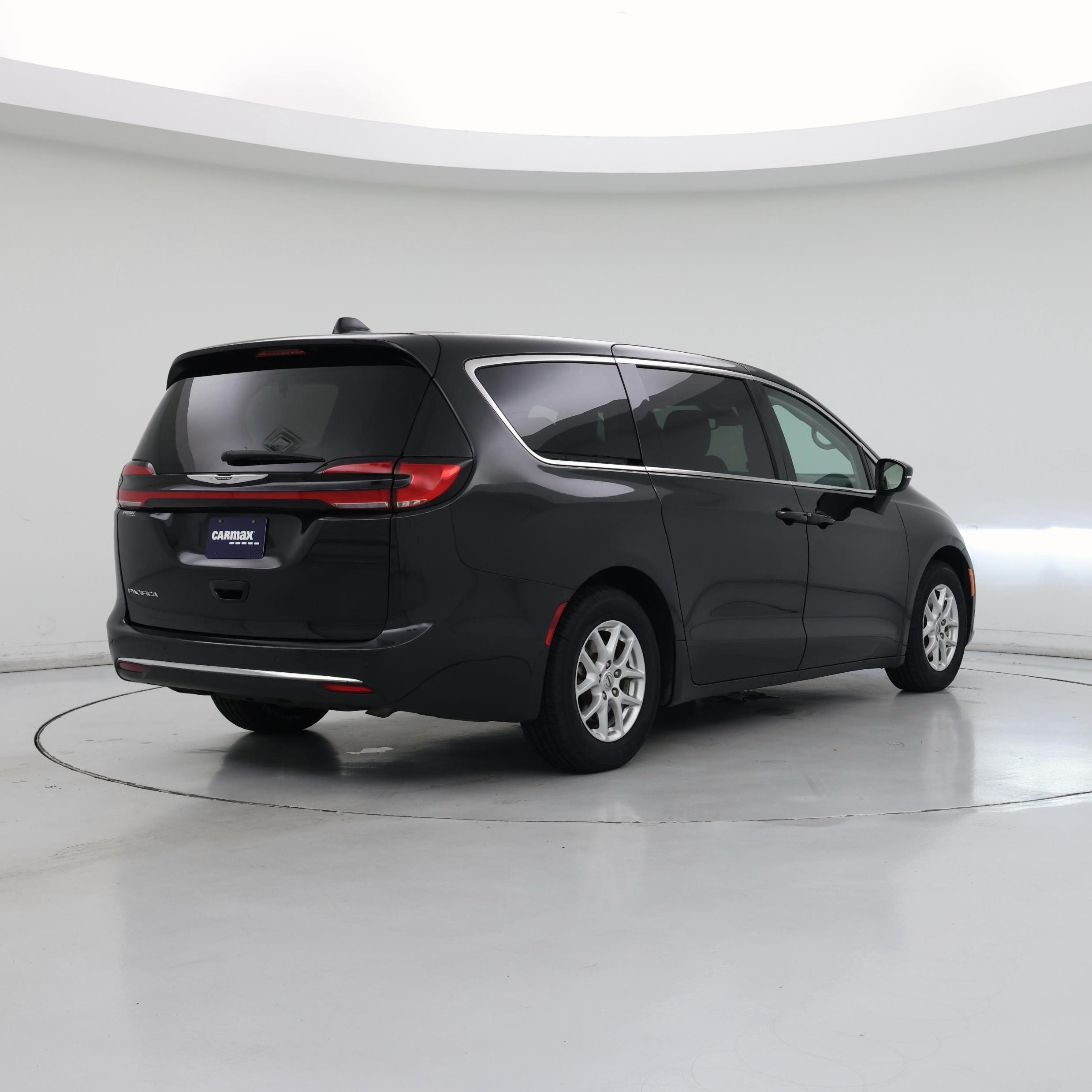 Thumbnail: 2023 Chrysler Pacifica - 8