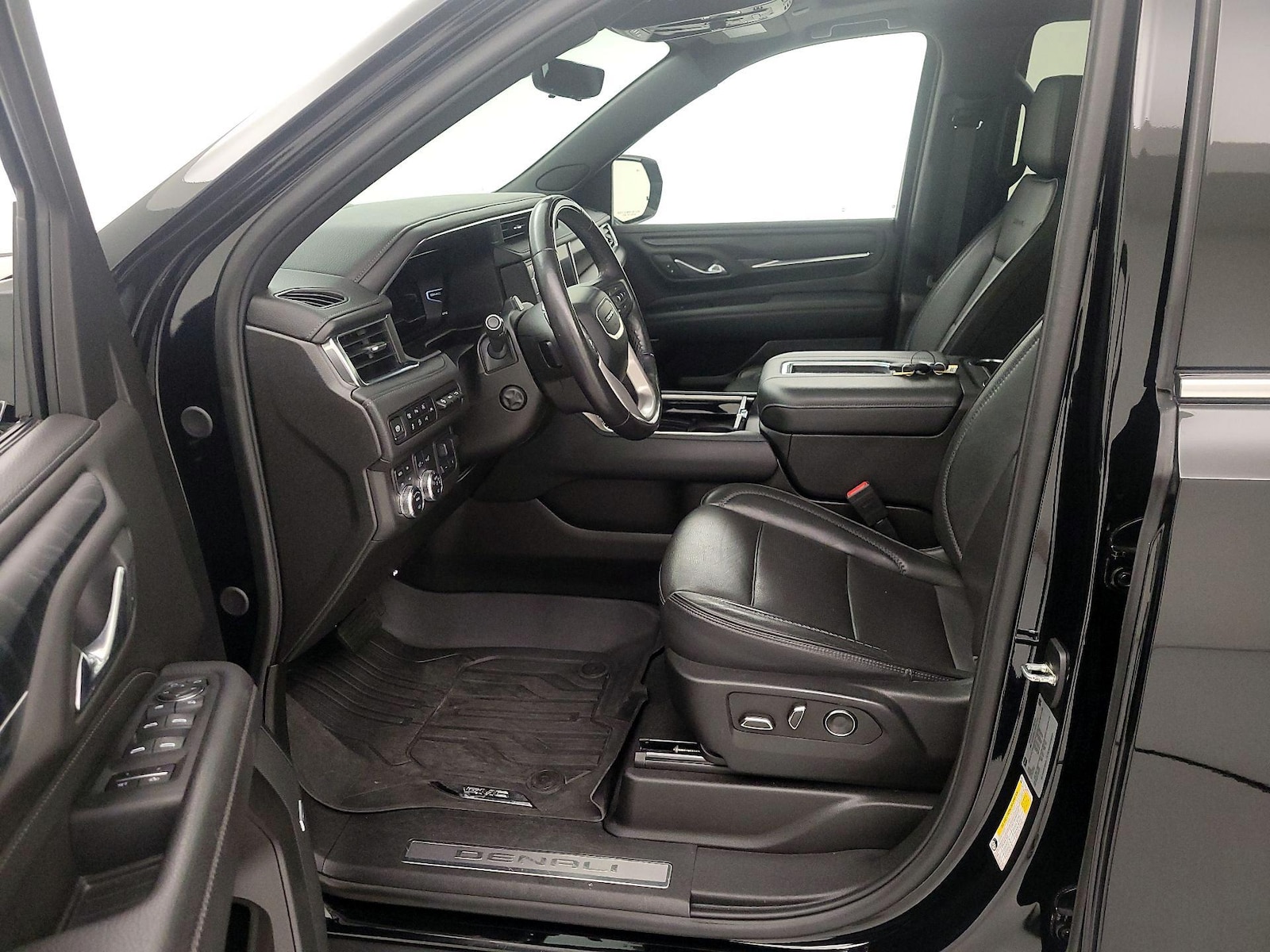 2024 GMC Yukon Denali - Photo 12