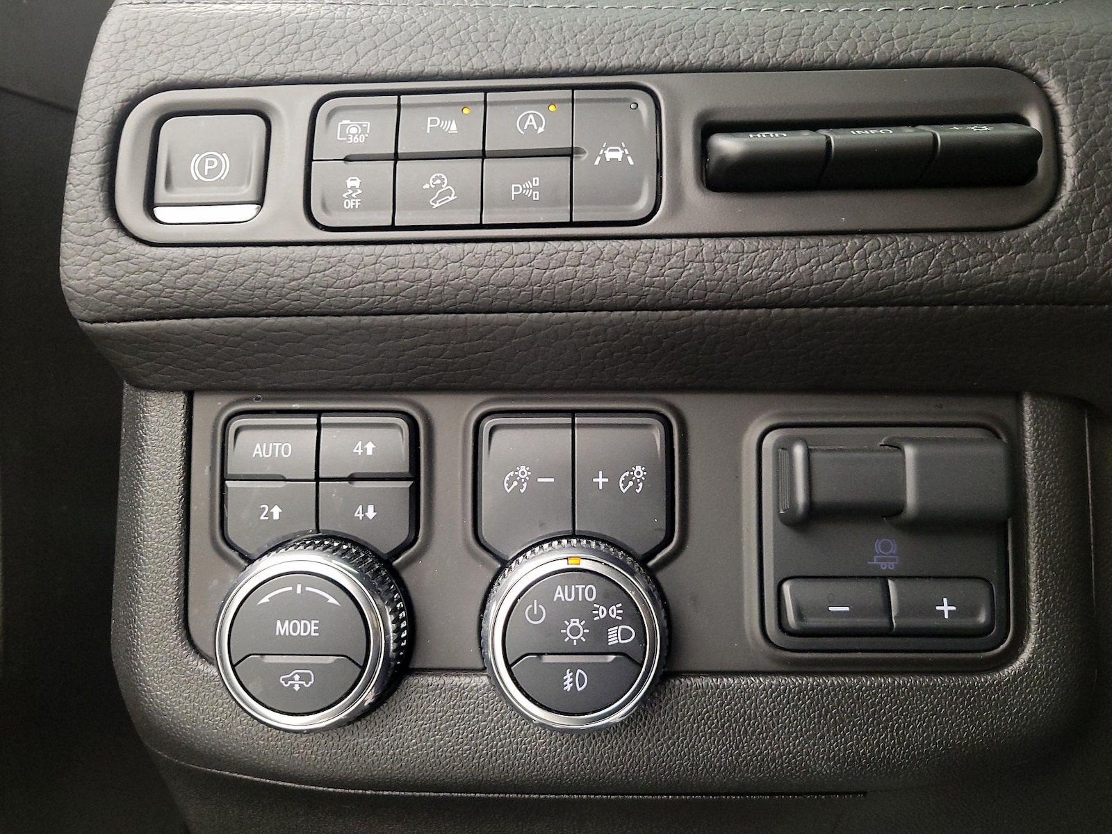 2024 GMC Yukon Denali - Photo 14