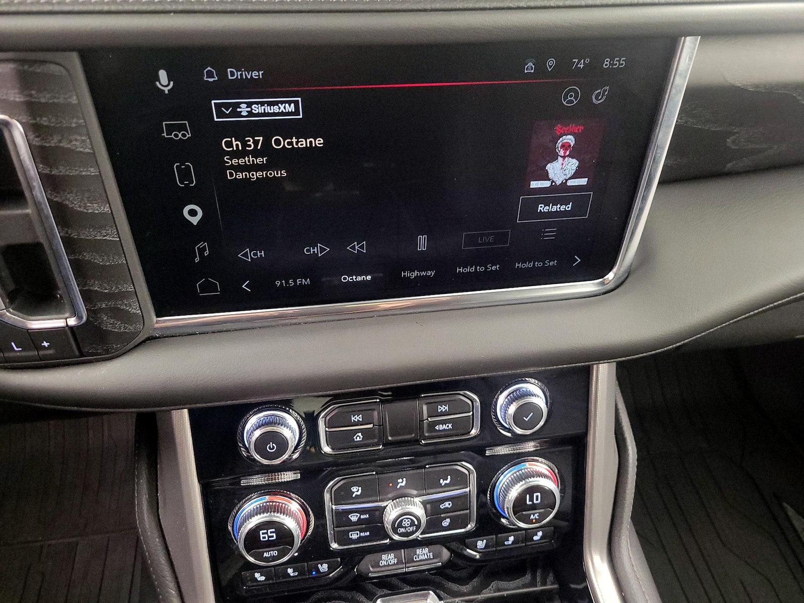 2024 GMC Yukon Denali - Photo 17