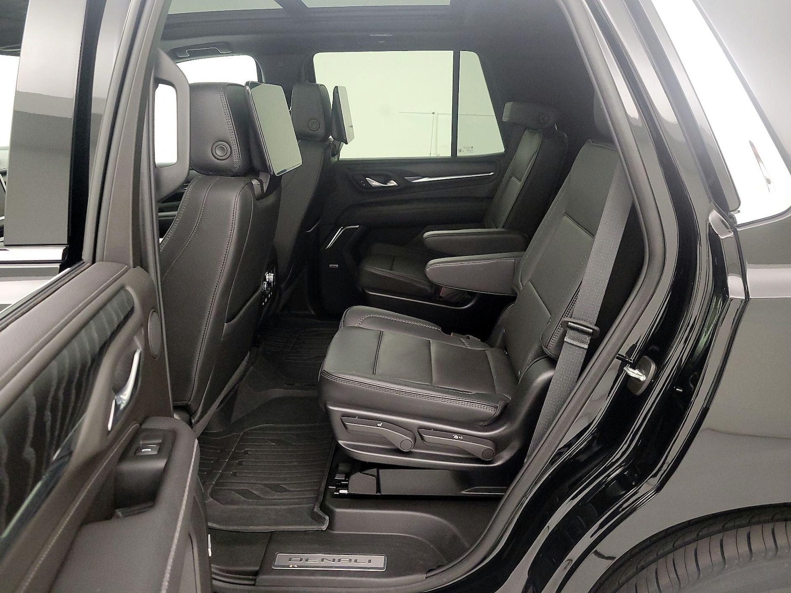 2024 GMC Yukon Denali - Photo 22