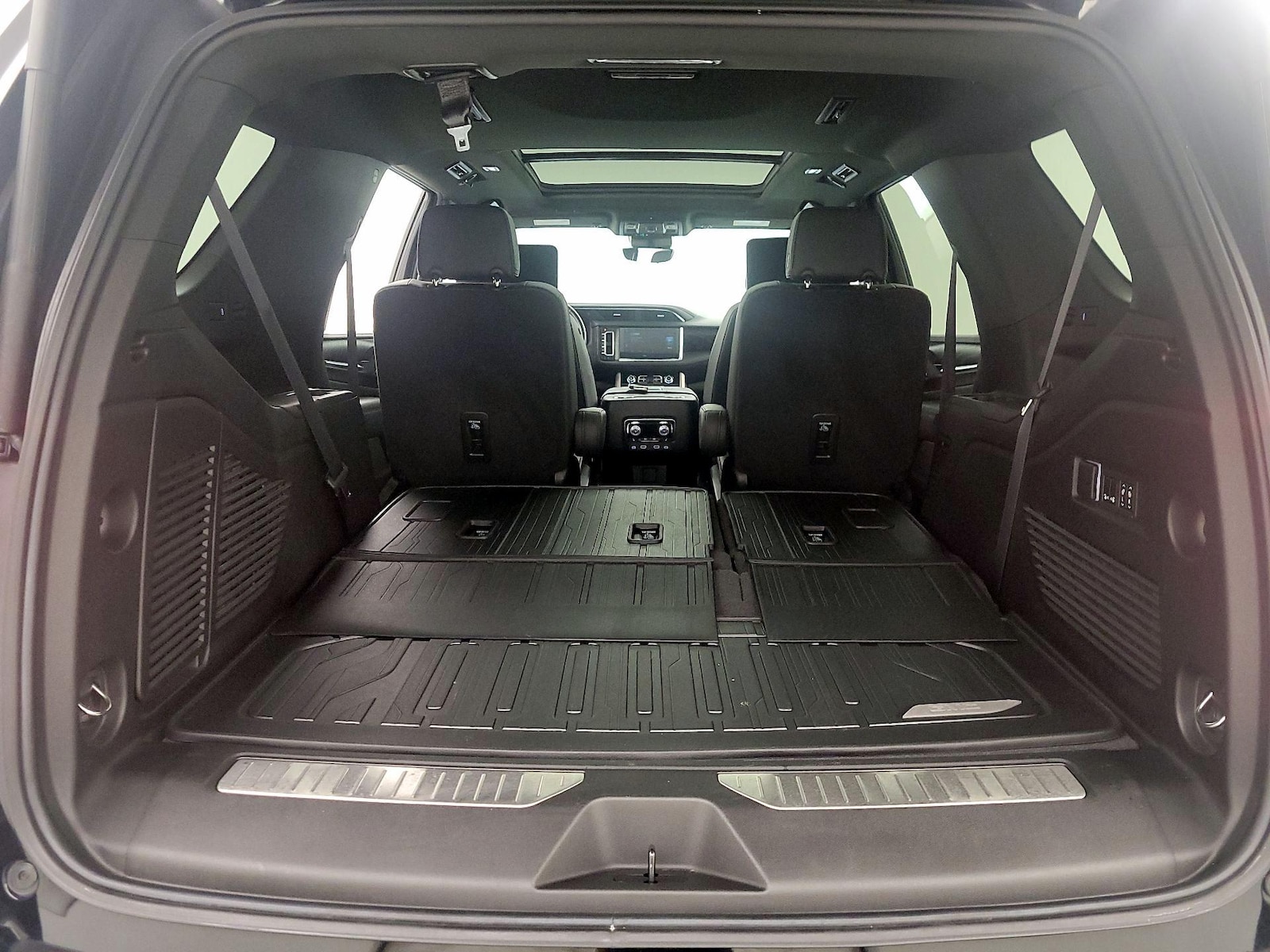 2024 GMC Yukon Denali - Photo 25